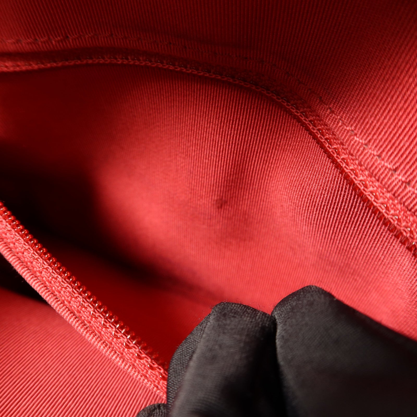 CHANEL 牛皮皮革Enchained Camera Bag金扣肩背袋