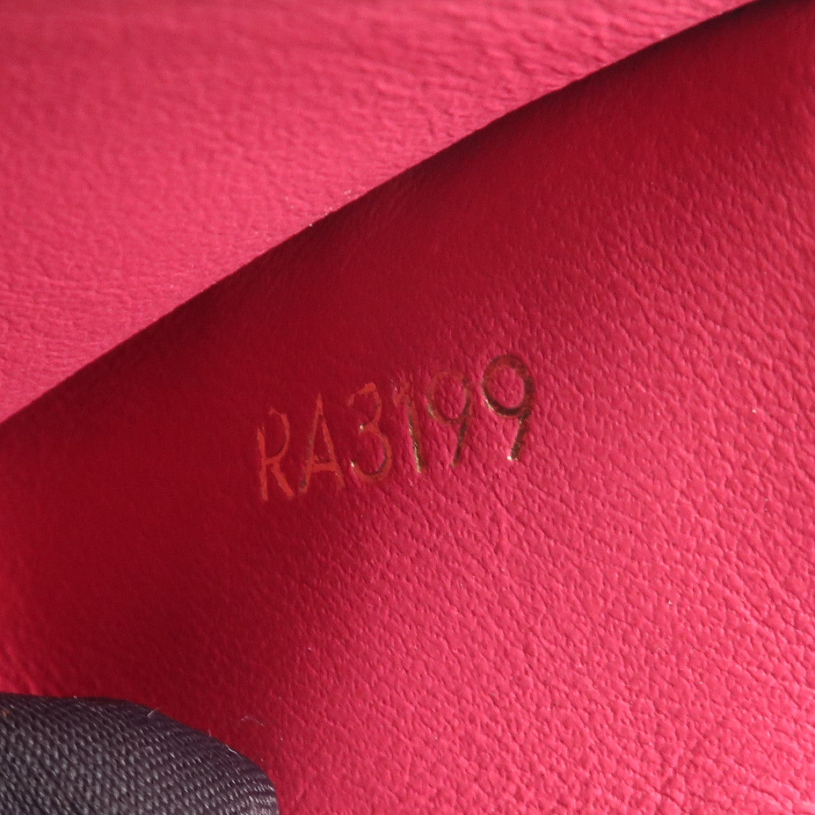 LOUIS VUITTON Taurillon皮革Capucines XS Wallet金扣短錢包