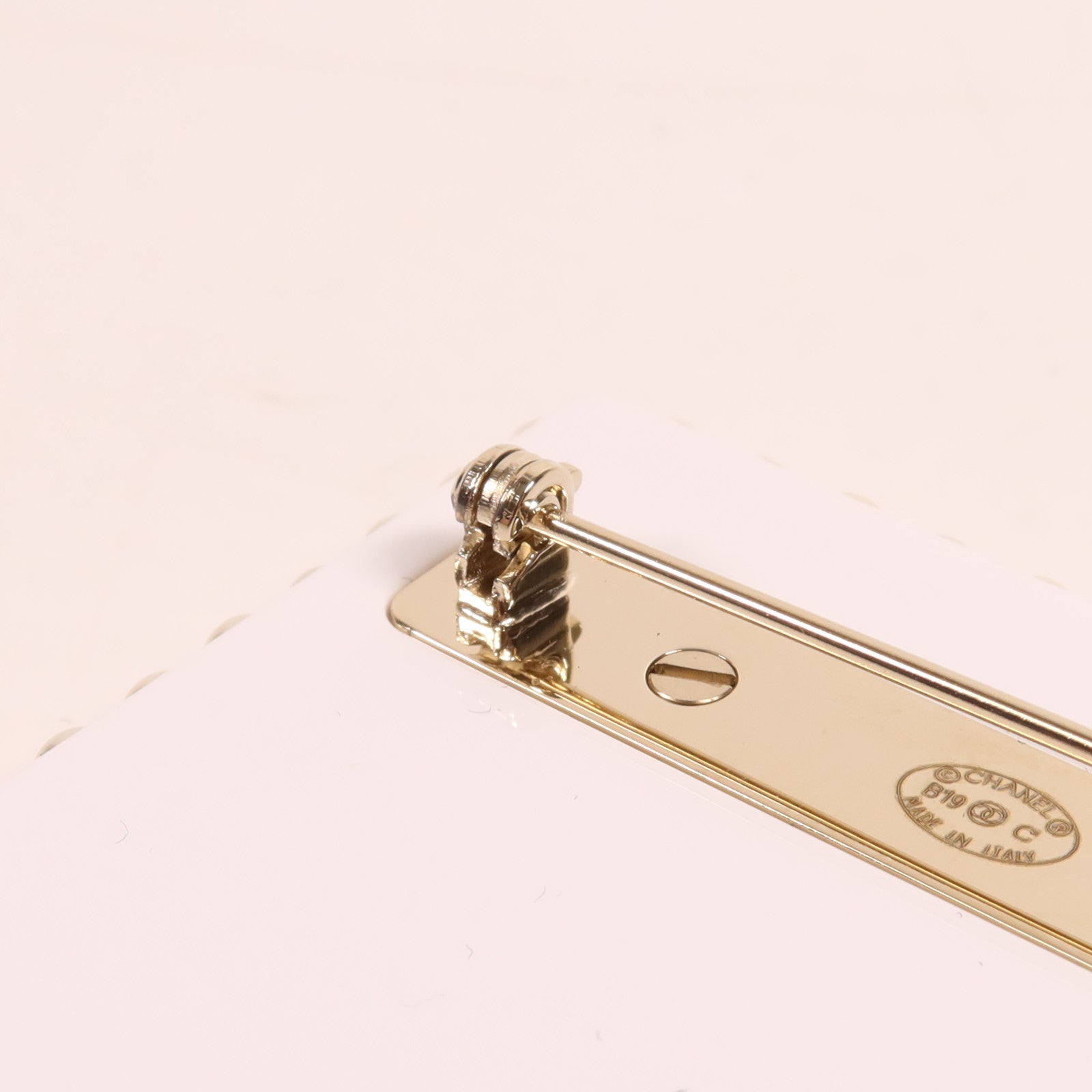 CHANEL PVC Brooch金扣胸針