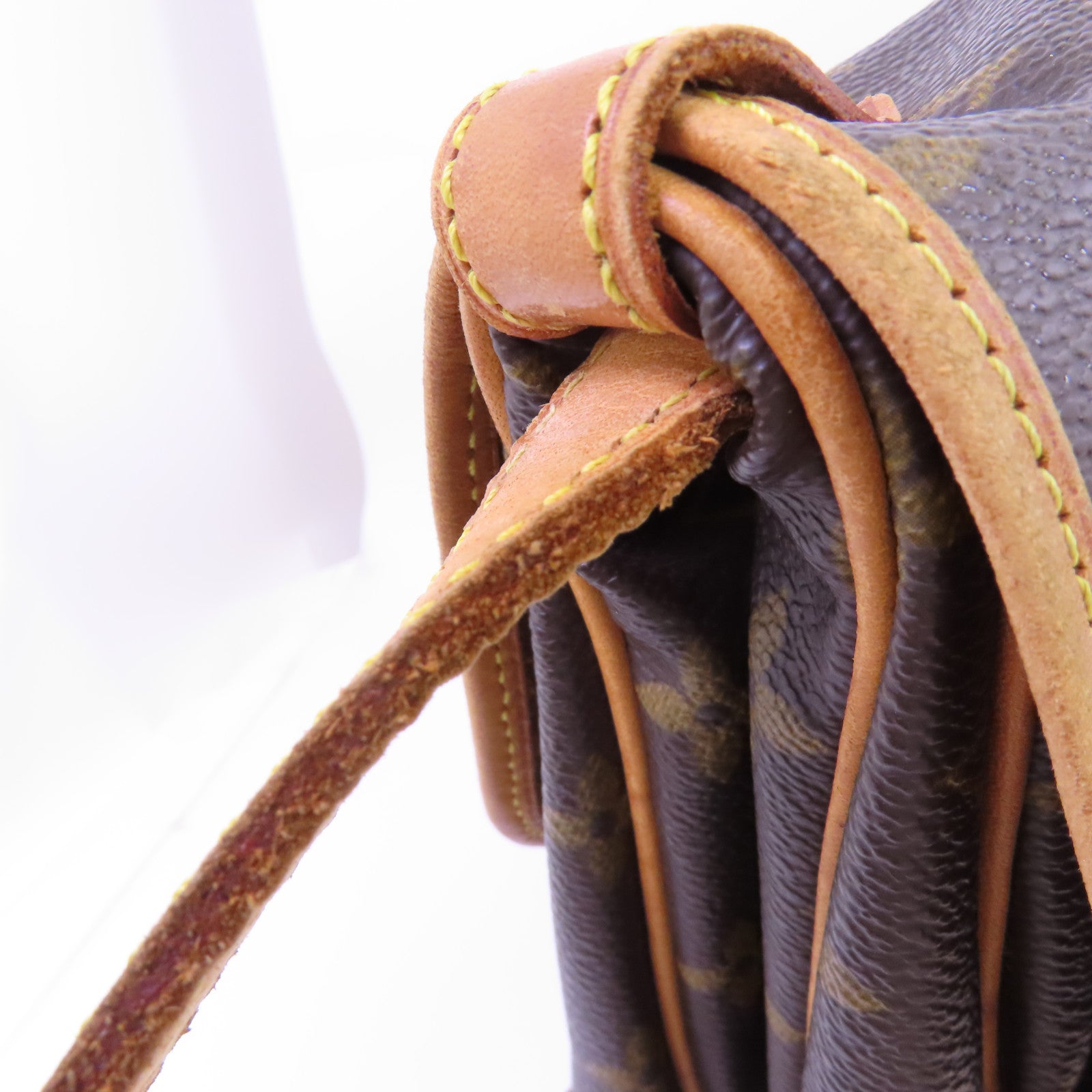 LOUIS VUITTON 【激減優惠】Monogram Saumur 30金扣肩背袋