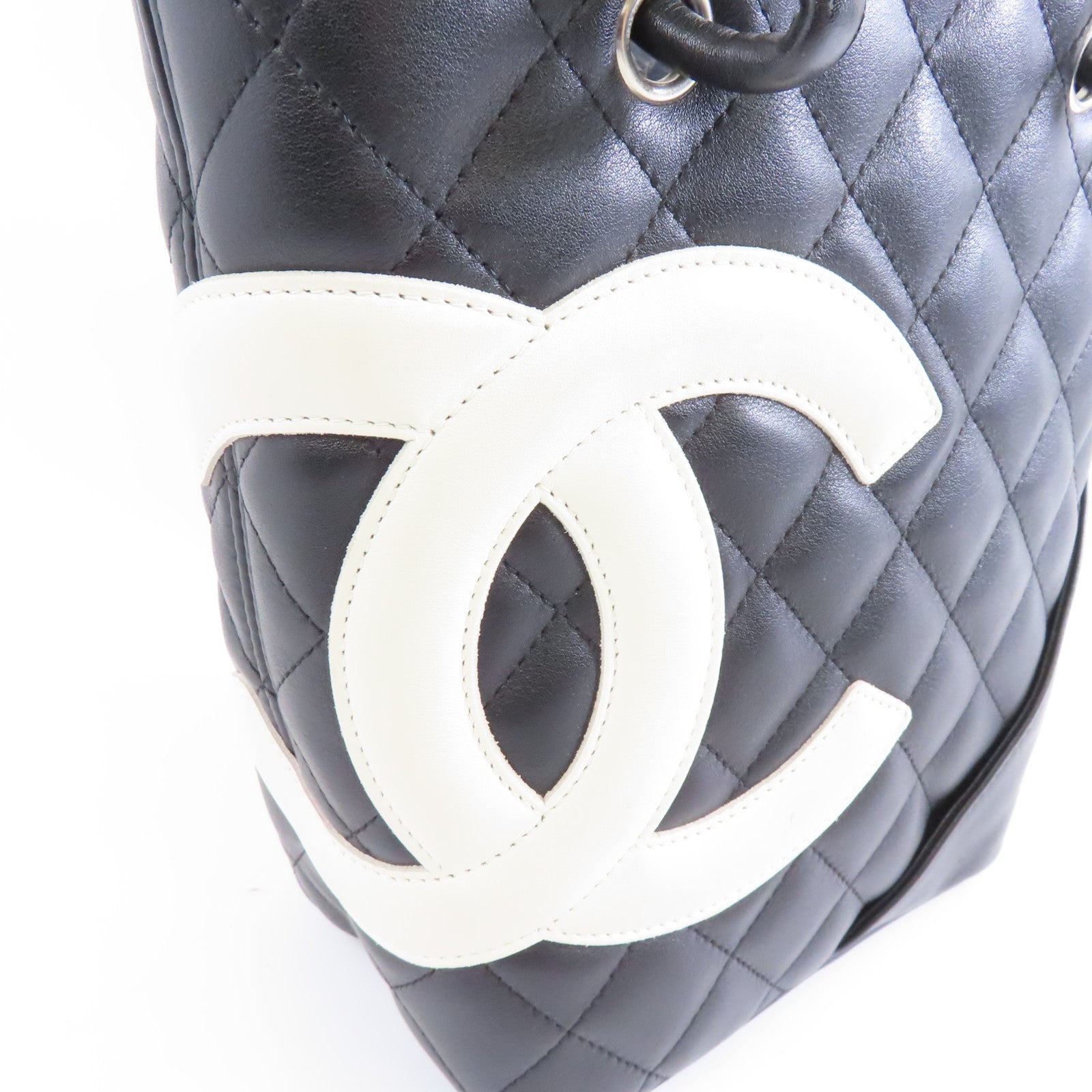 CHANEL 菱格牛皮皮革Cambon Bucket銀扣手挽袋黑色