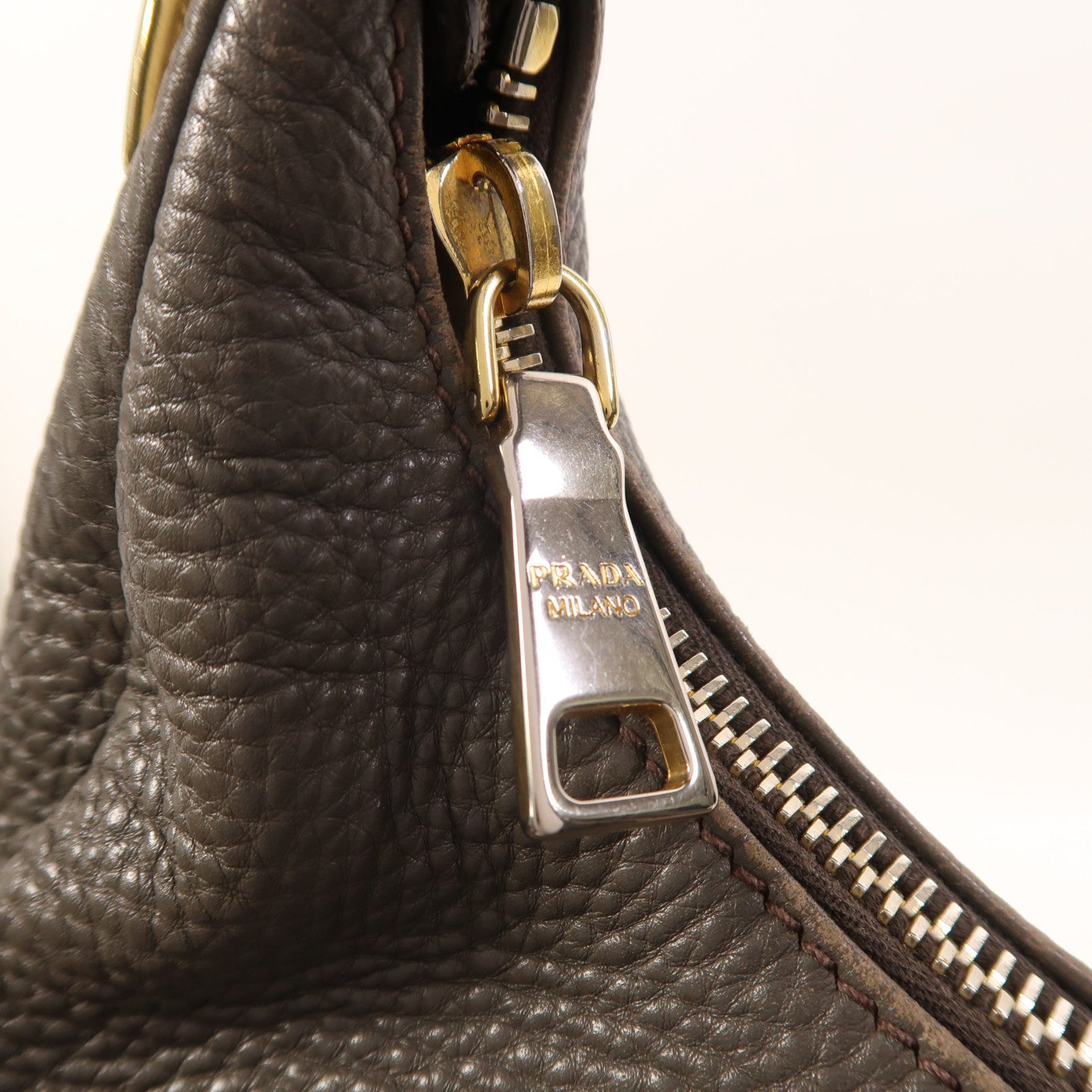 PRADA 【激減優惠】牛皮皮革Shoulder Bag金扣肩背袋