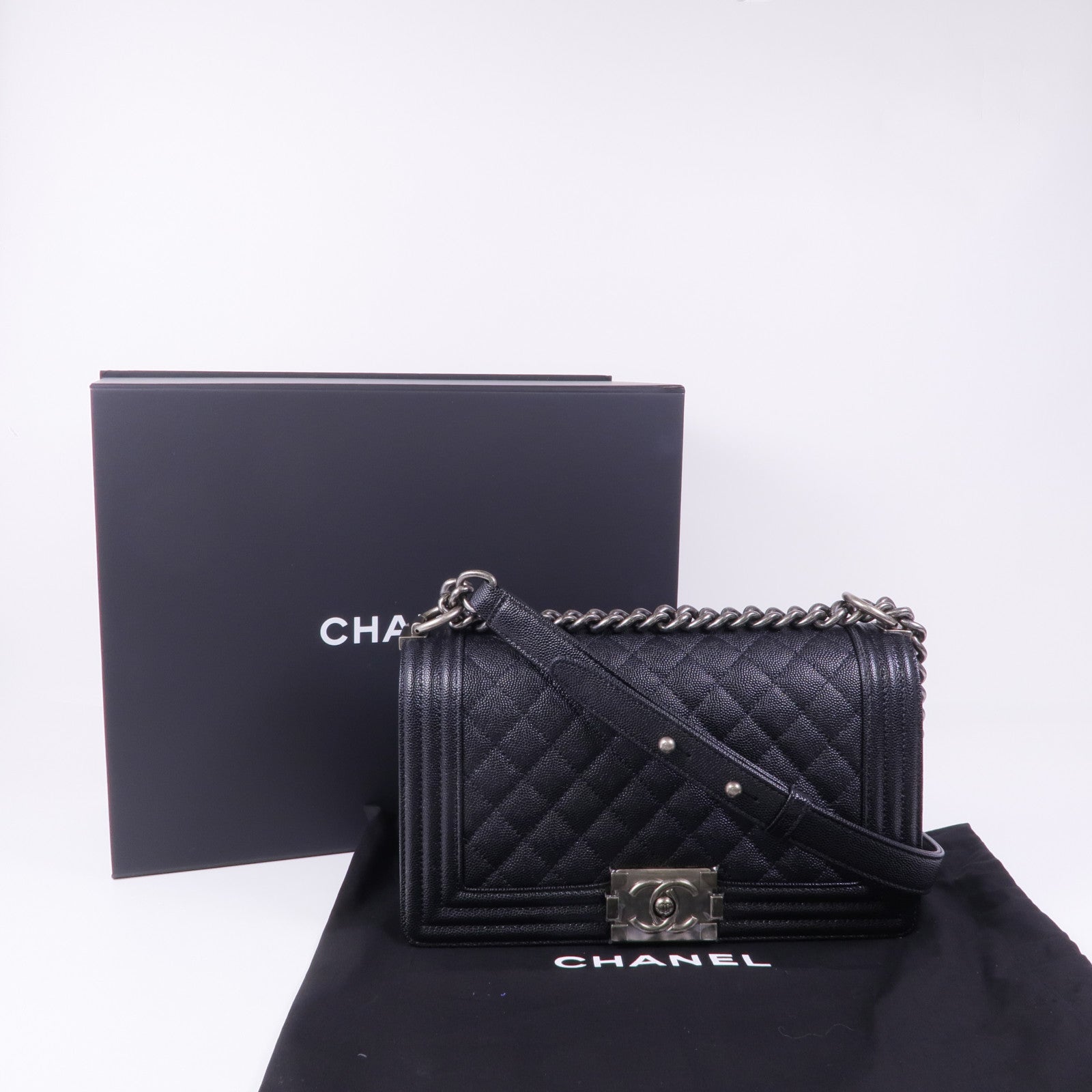 CHANEL 牛皮皮革Boy 25銀扣鏈帶肩背袋