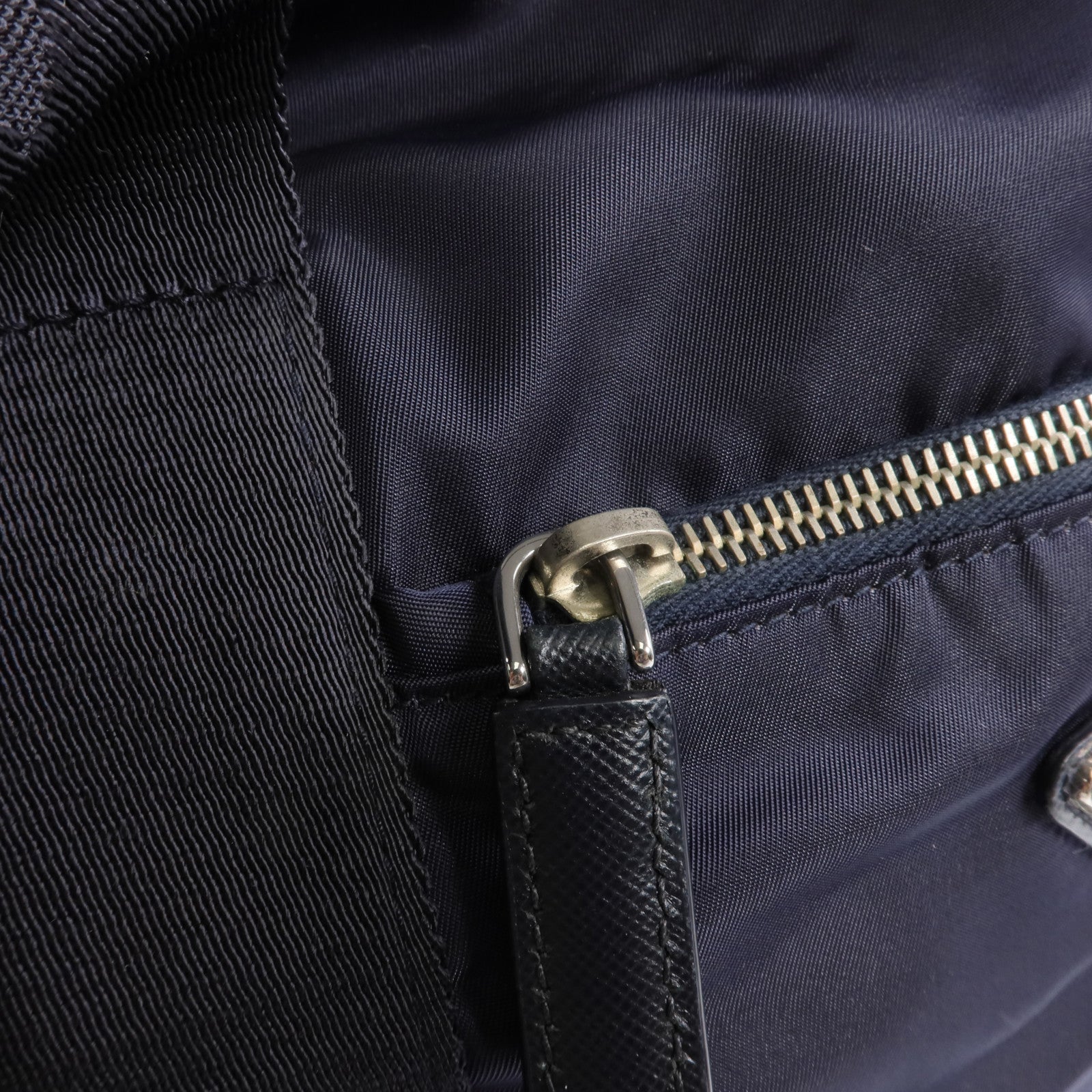 PRADA 尼龍Sholder Bag銀扣肩背袋