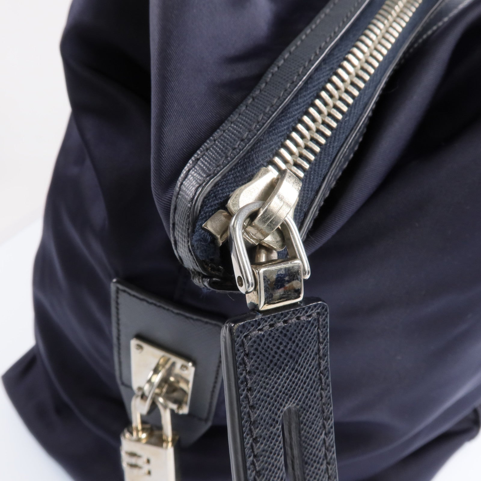 PRADA 尼龍Sholder Bag銀扣肩背袋