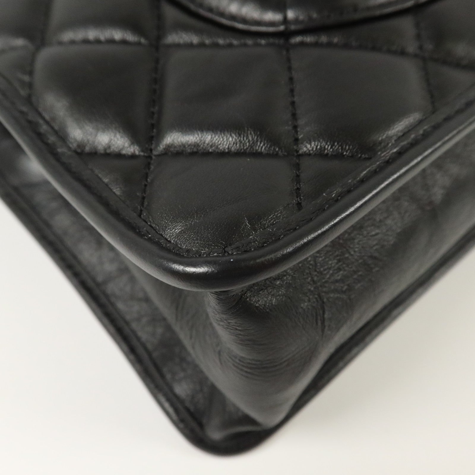 CHANEL 羊皮皮革Graphic Catch金扣鏈帶肩背袋