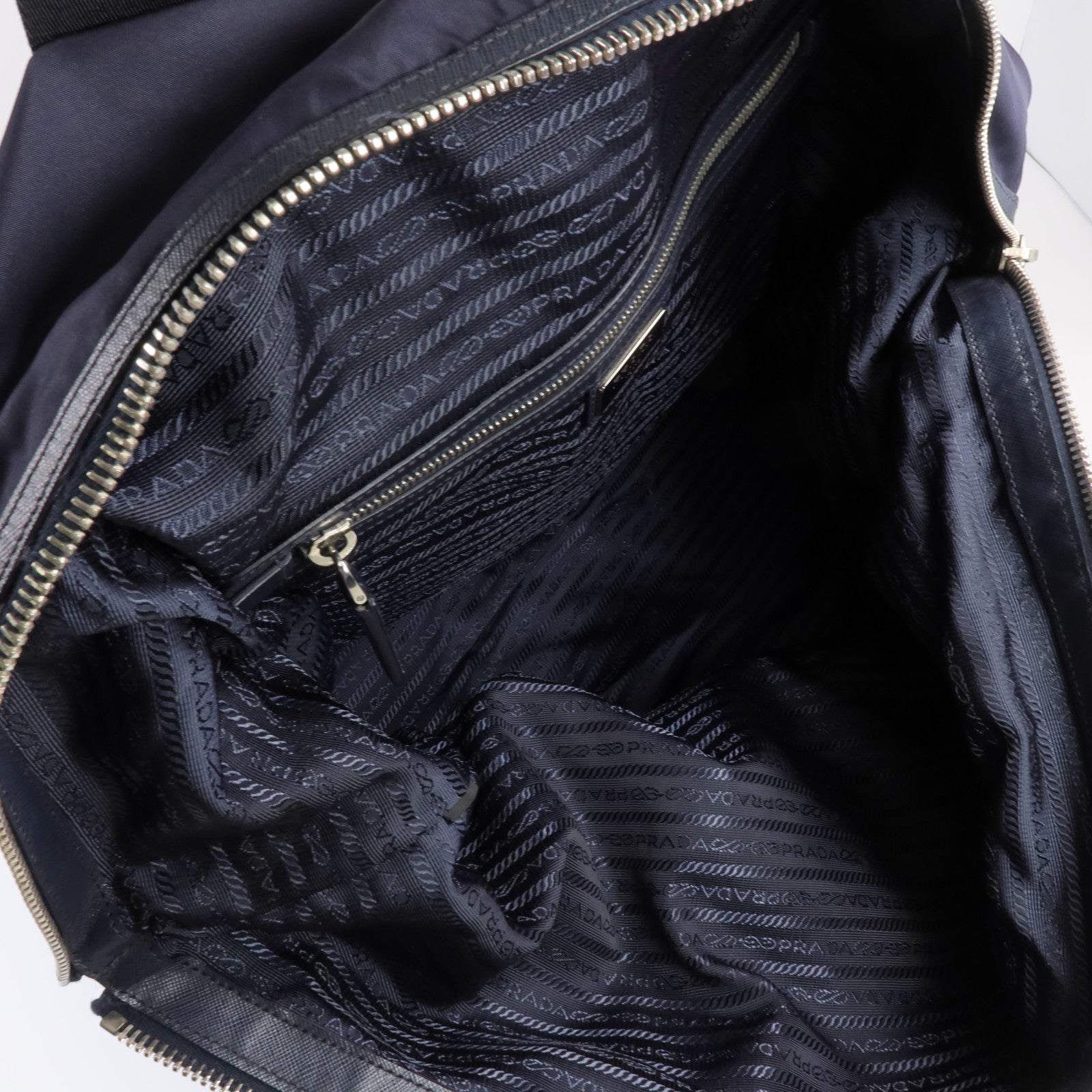 PRADA 尼龍Sholder Bag銀扣肩背袋