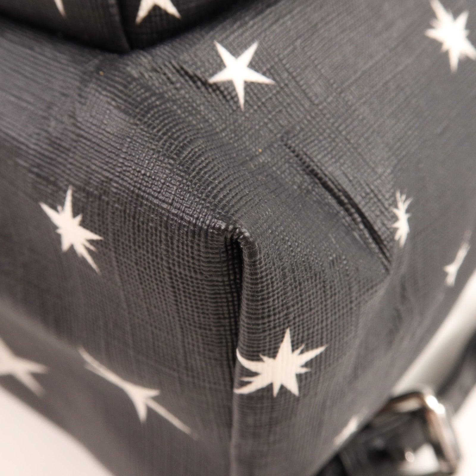 MOSCHINO 塗層帆布Backpack銀扣背包