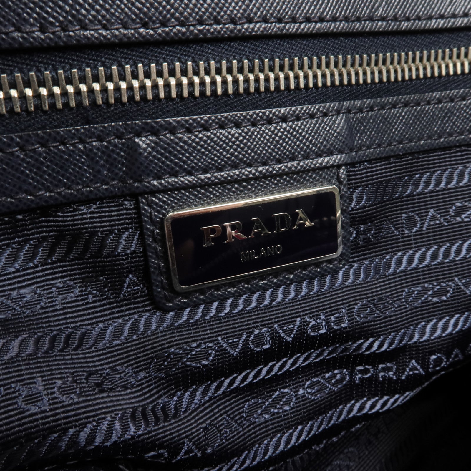 PRADA 尼龍Sholder Bag銀扣肩背袋