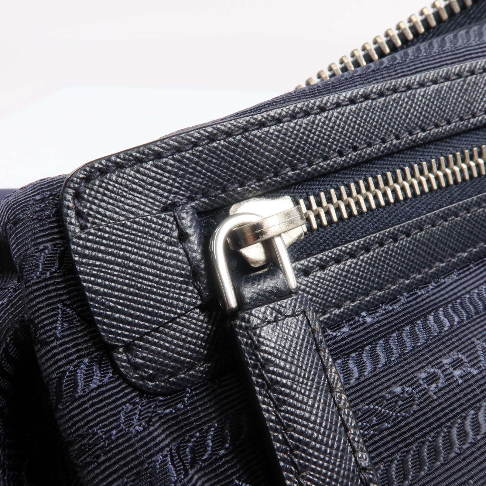 PRADA 尼龍Sholder Bag銀扣肩背袋