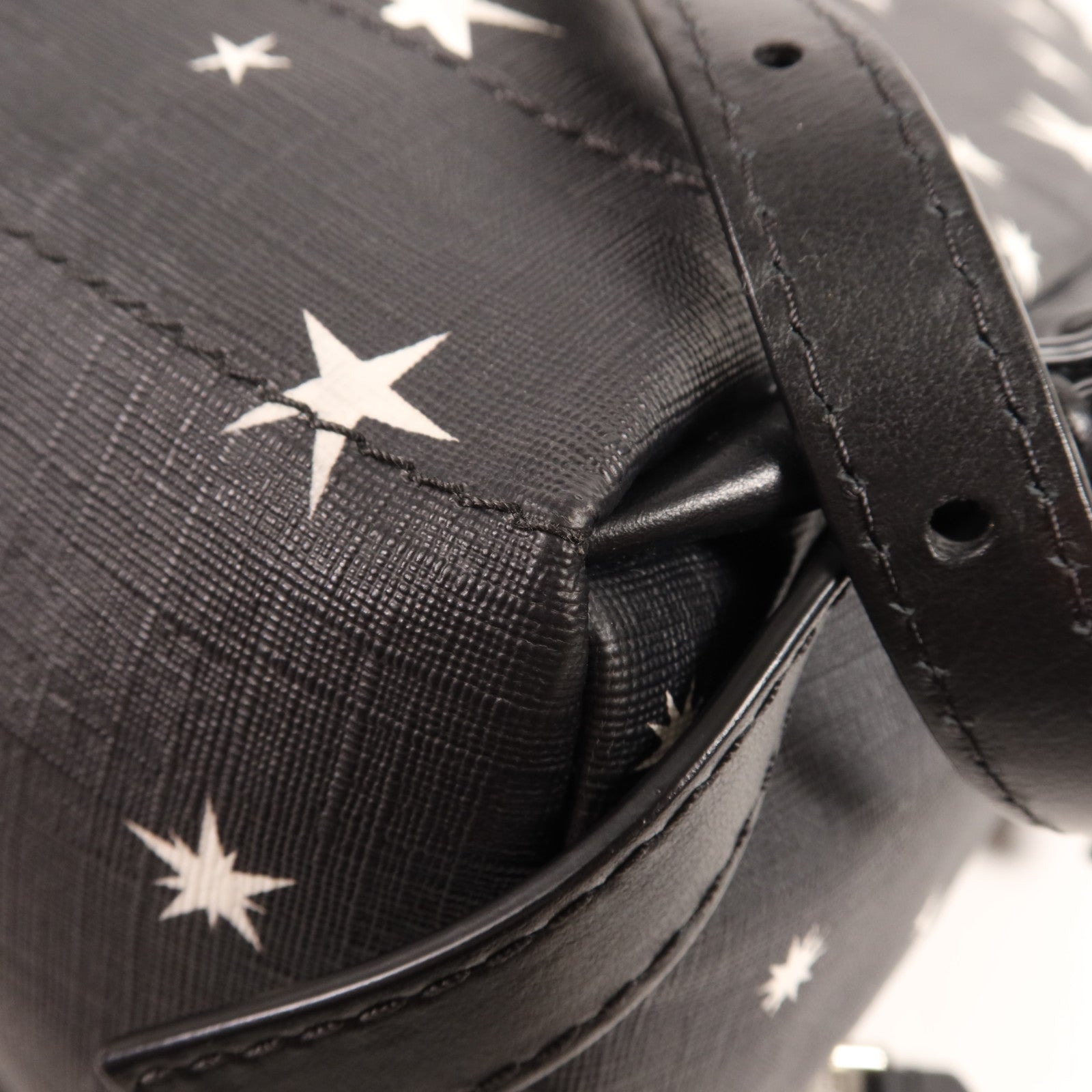 MOSCHINO 塗層帆布Backpack銀扣背包