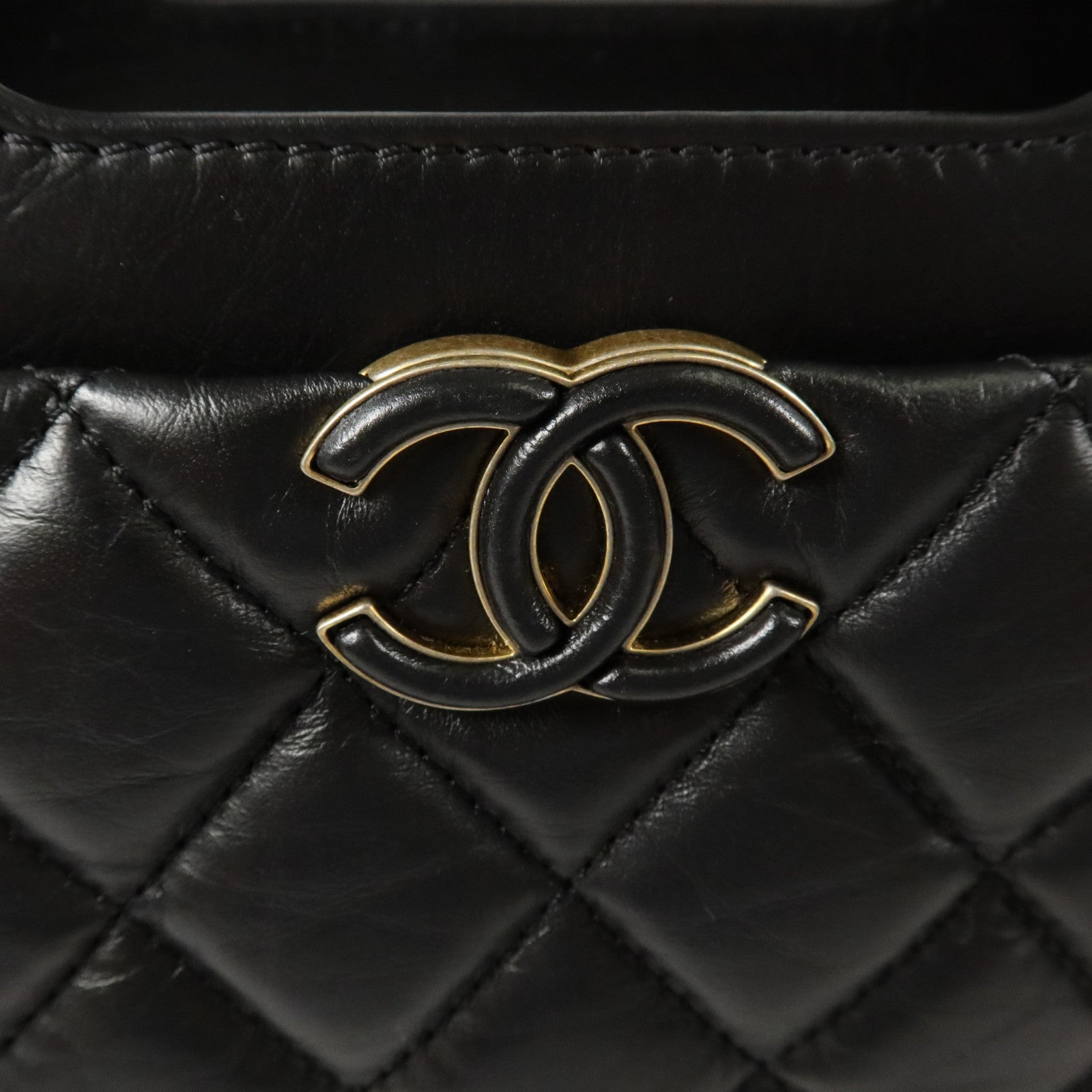 CHANEL 羊皮皮革Graphic Catch金扣鏈帶肩背袋