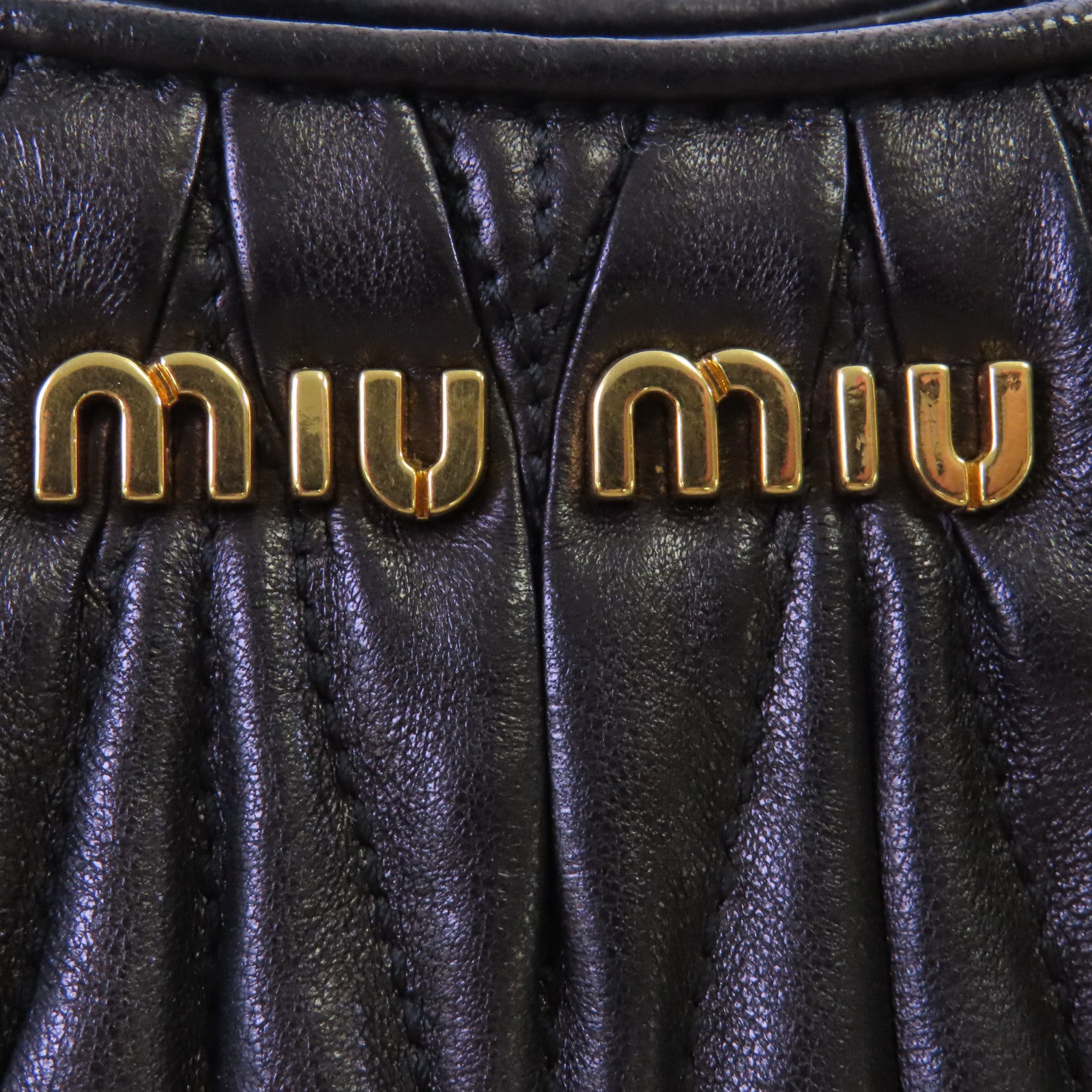 Miu Miu 羊皮皮革Tote Bag金扣肩背袋