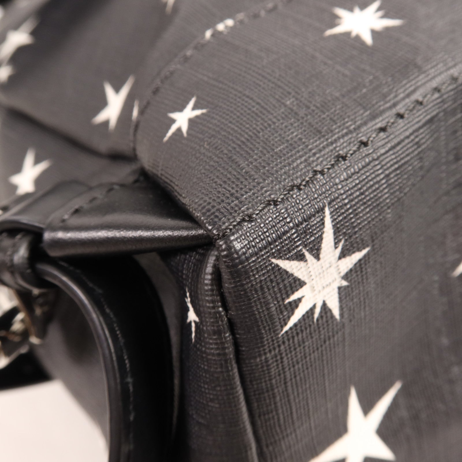 MOSCHINO 塗層帆布Backpack銀扣背包