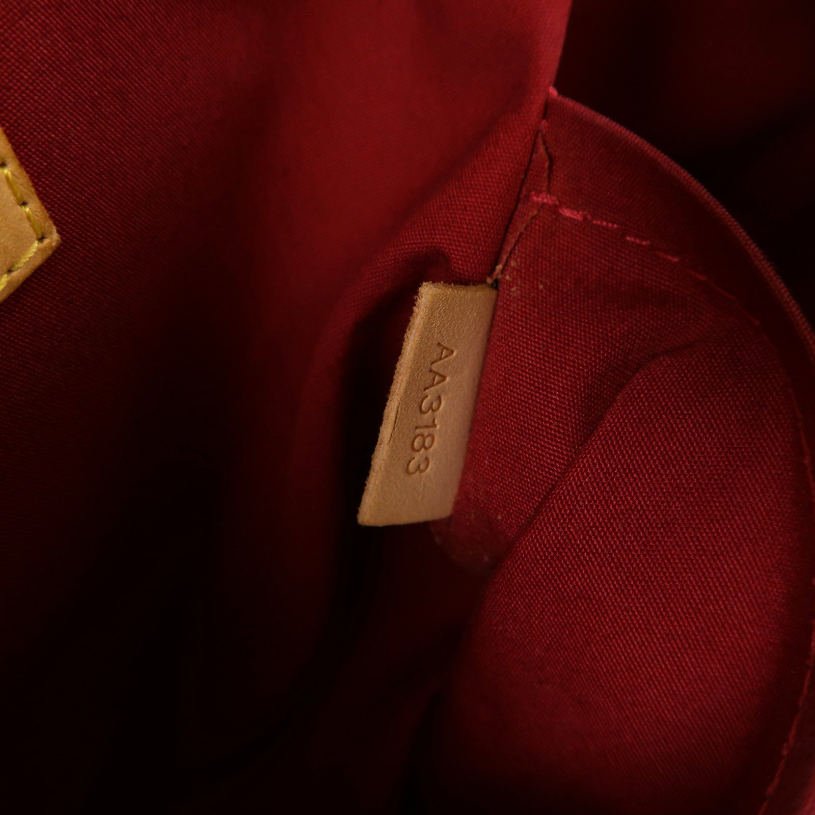 LOUIS VUITTON **【激減優惠】Monogram Vernis Montana金扣手挽袋紅色