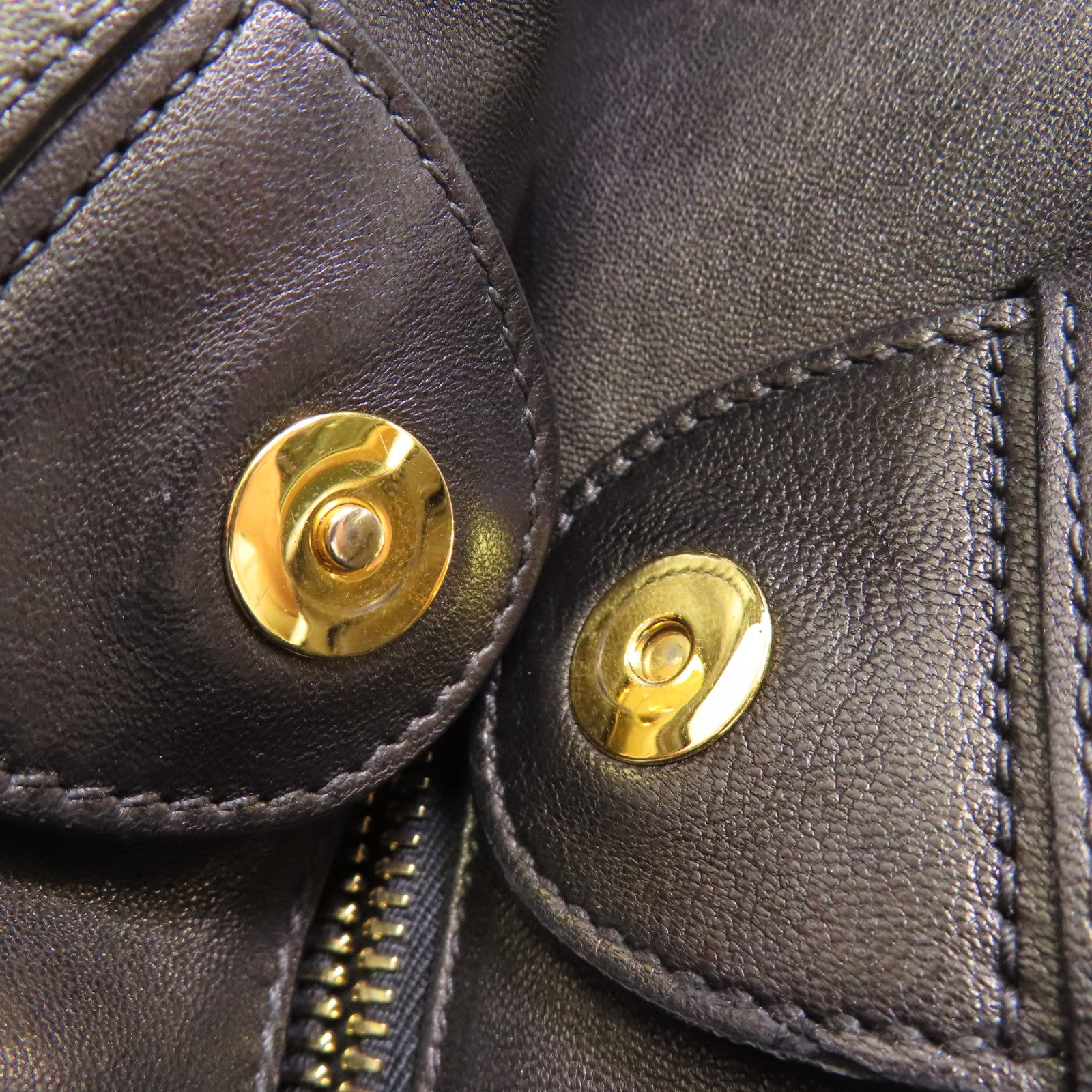 Miu Miu 羊皮皮革Tote Bag金扣肩背袋