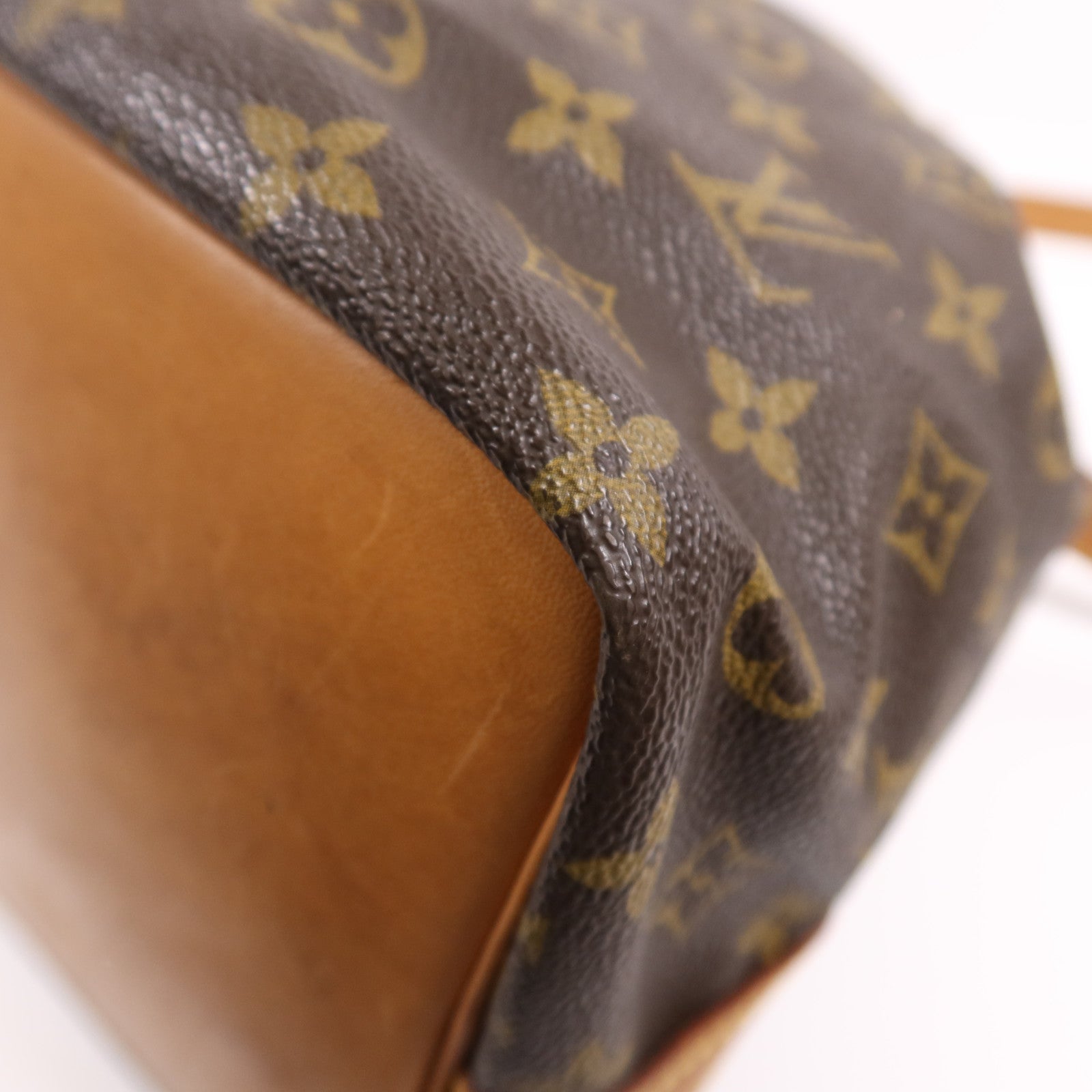 LOUIS VUITTON Monogram Petit Noe金扣肩背袋