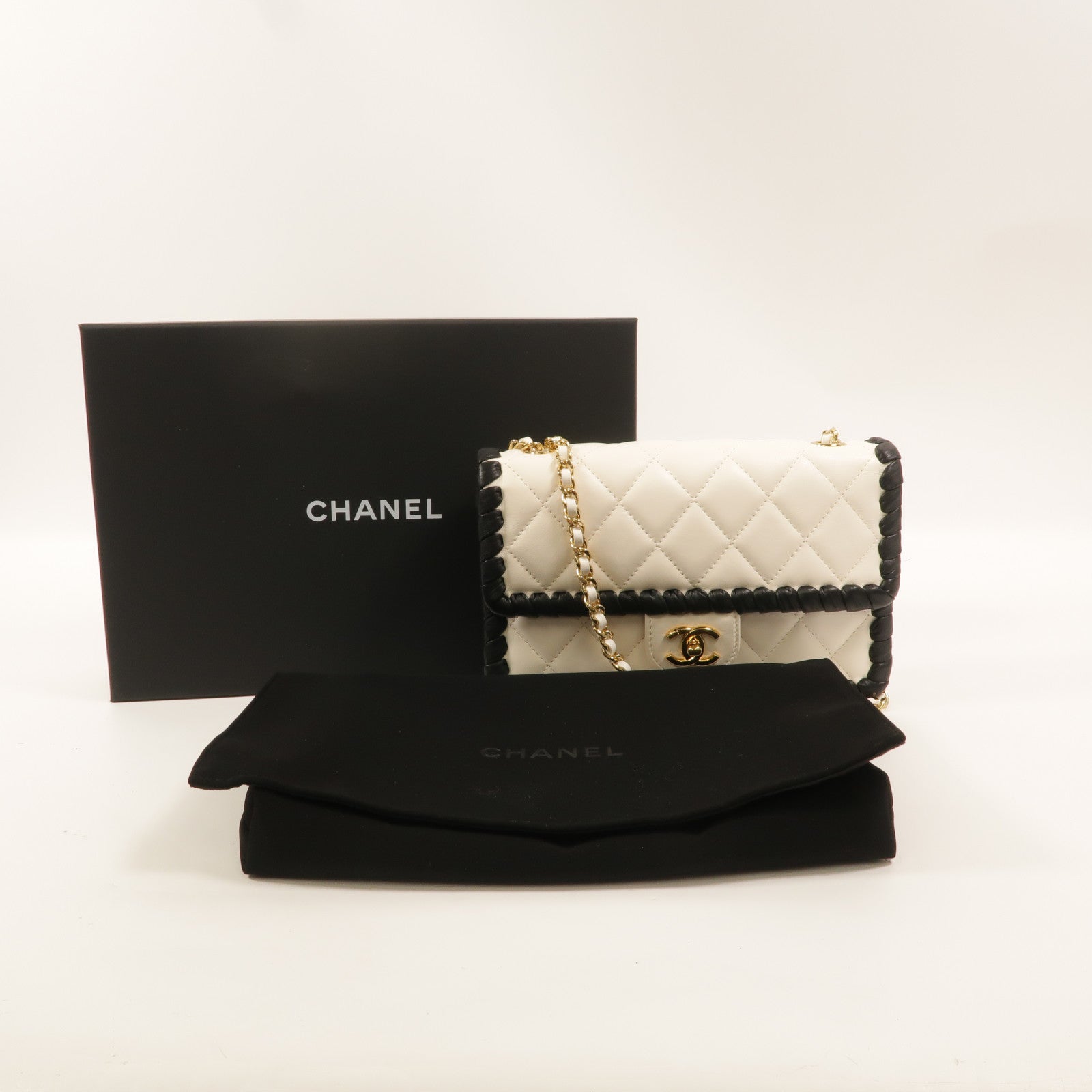 CHANEL 羊皮皮革Wallet On Chain鏈帶肩背袋