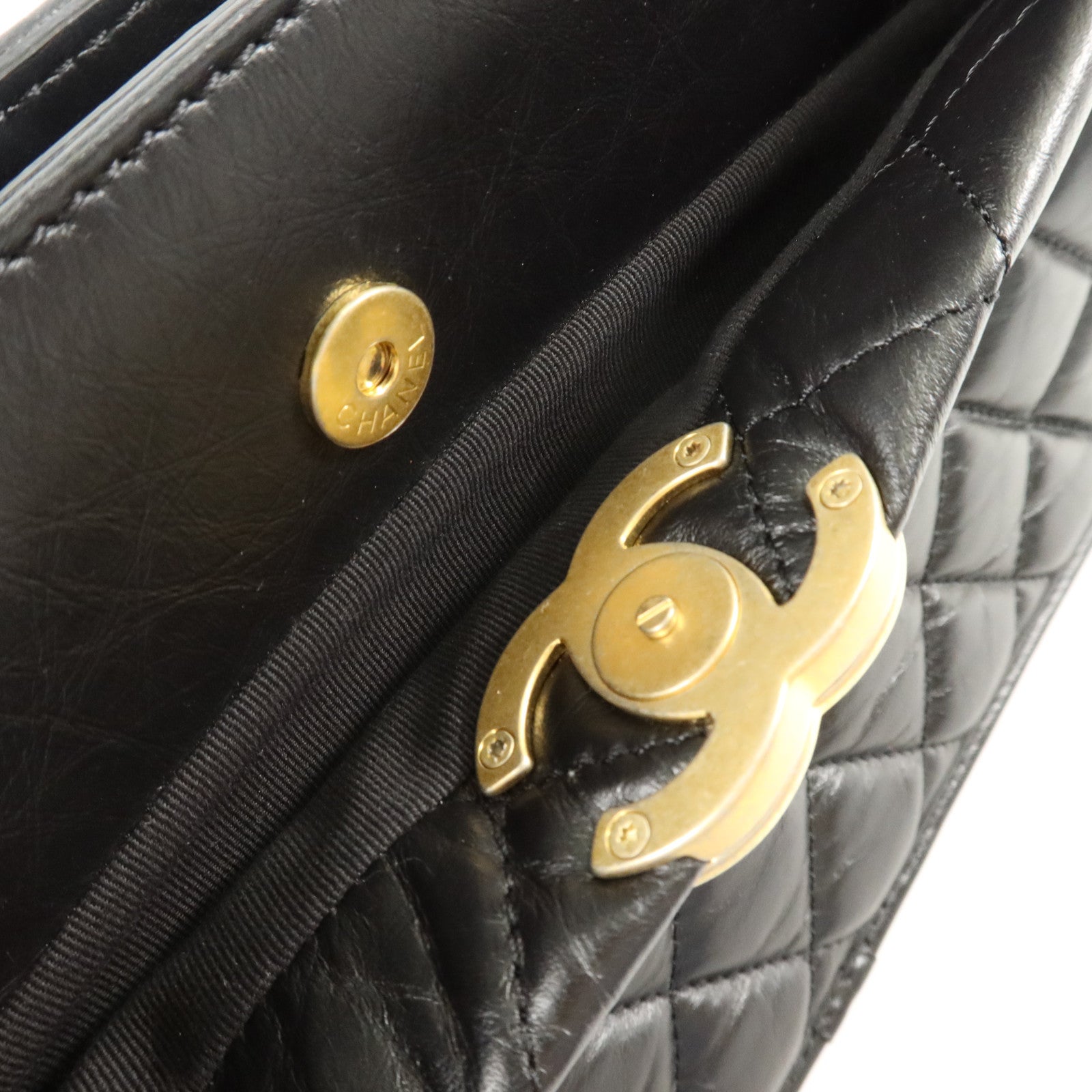 CHANEL 羊皮皮革Graphic Catch金扣鏈帶肩背袋