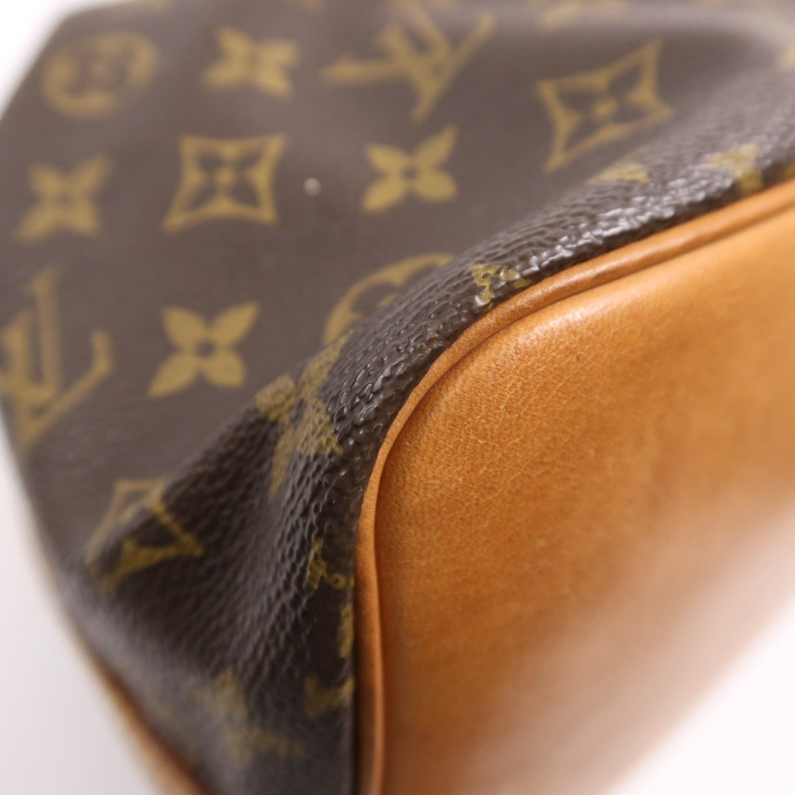 LOUIS VUITTON Monogram Petit Noe金扣肩背袋