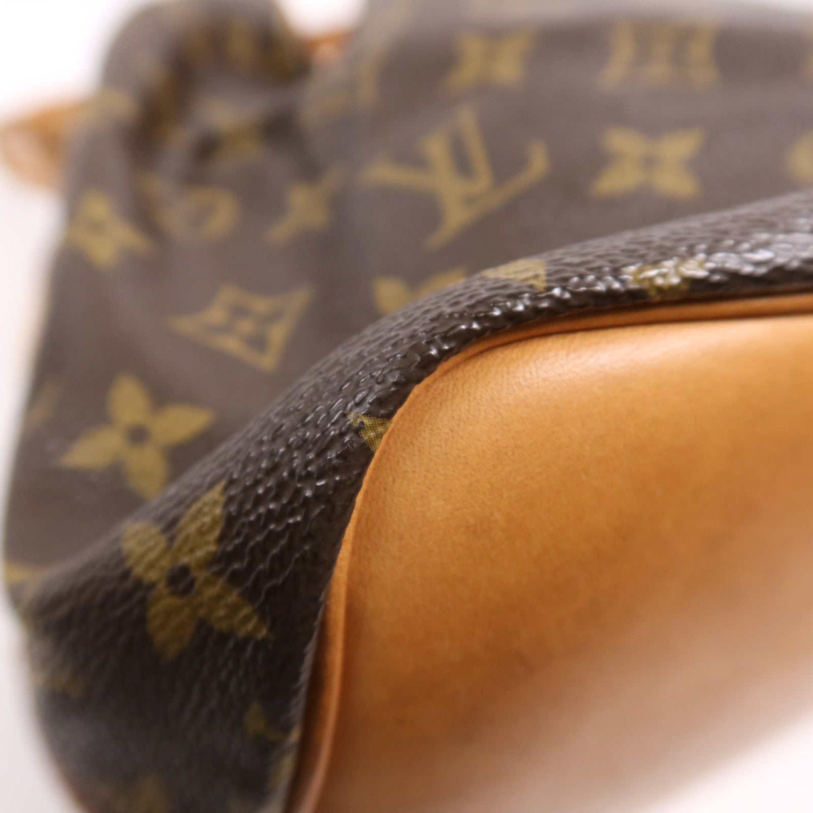 LOUIS VUITTON Monogram Petit Noe金扣肩背袋