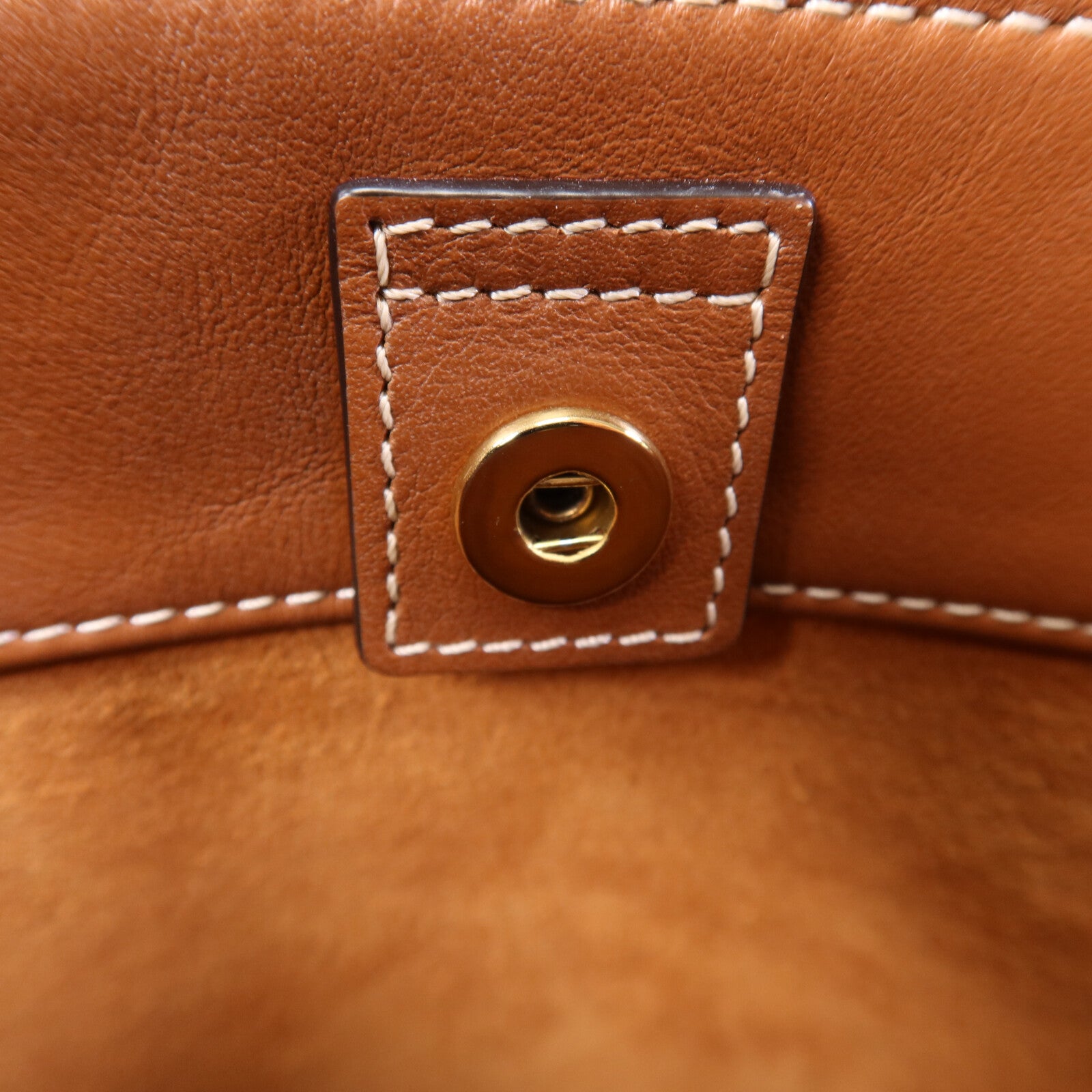 CELINE 【激減優惠】牛皮皮革Small Basket金扣肩背袋