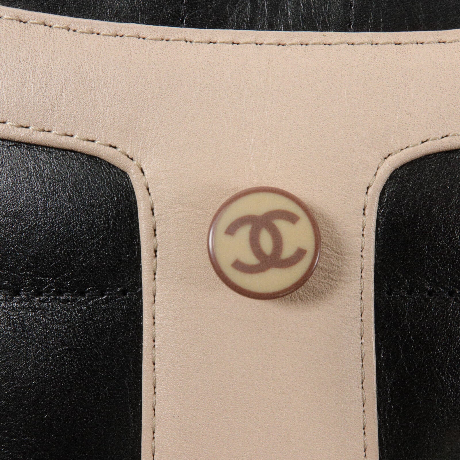 CHANEL 牛皮皮革Mademoiselle Jacket Bag鏈帶肩背袋