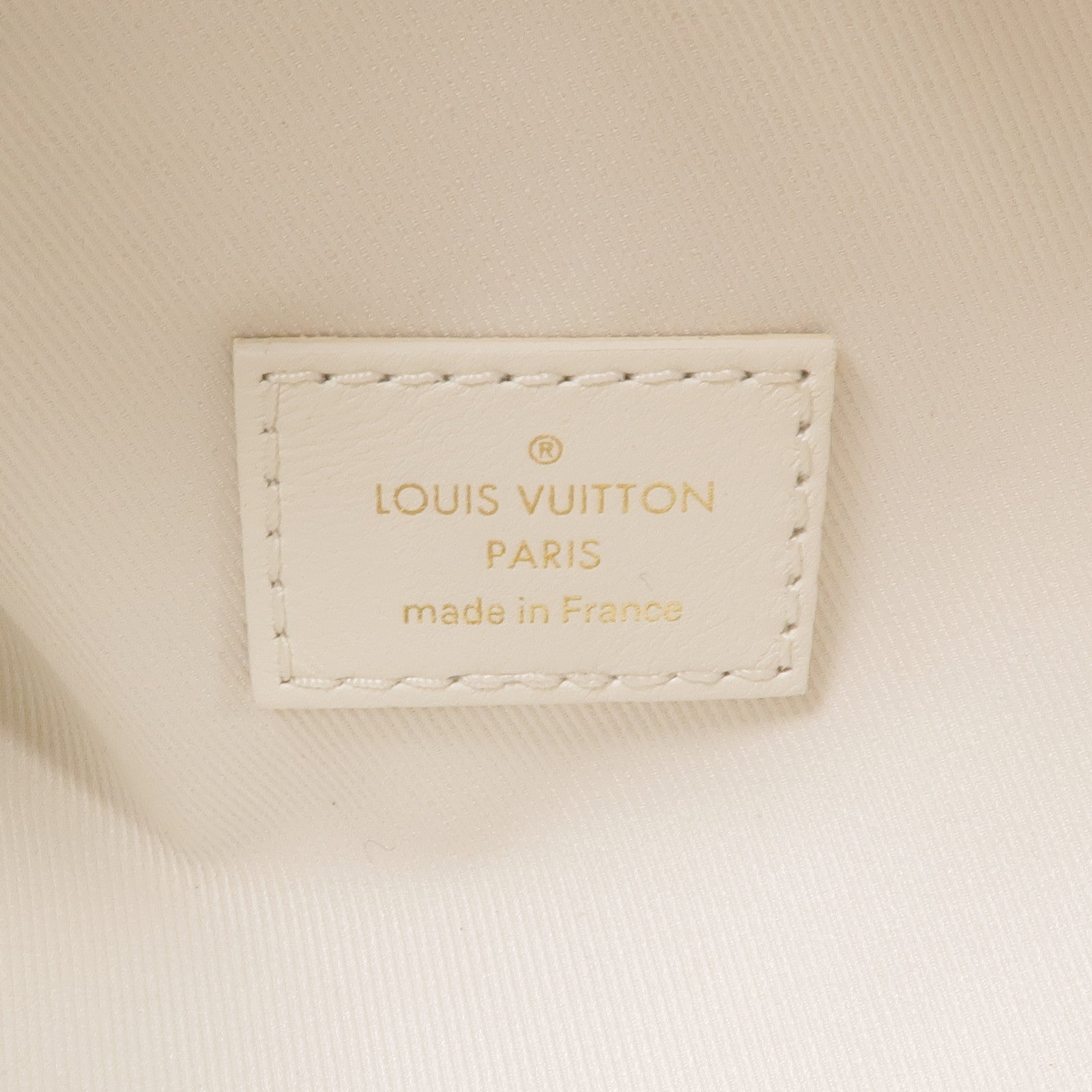 LOUIS VUITTON 牛皮皮革New Wave Bum Bag金扣腰包