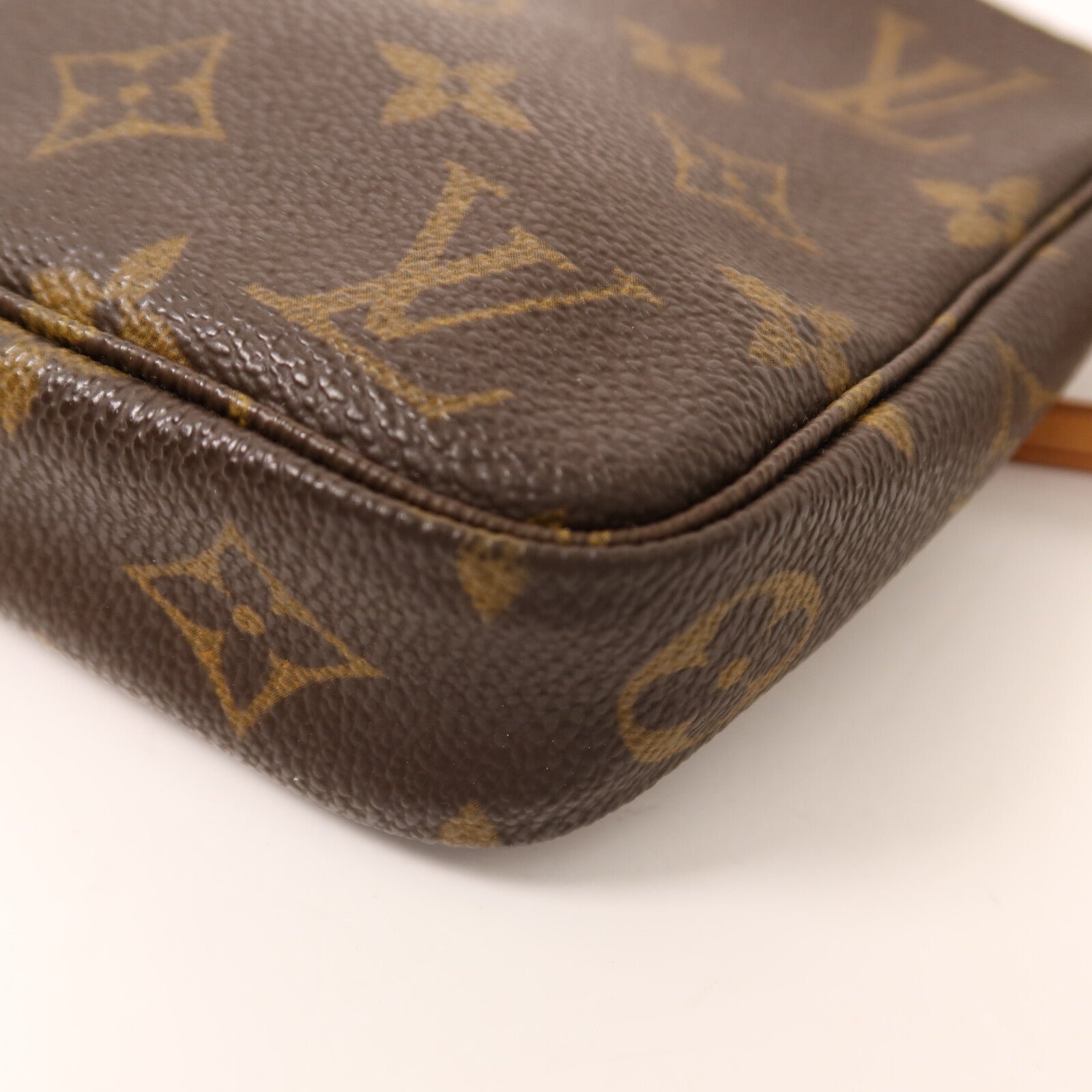 LOUIS VUITTON Monogram Pochette Accessoires金扣手挽袋
