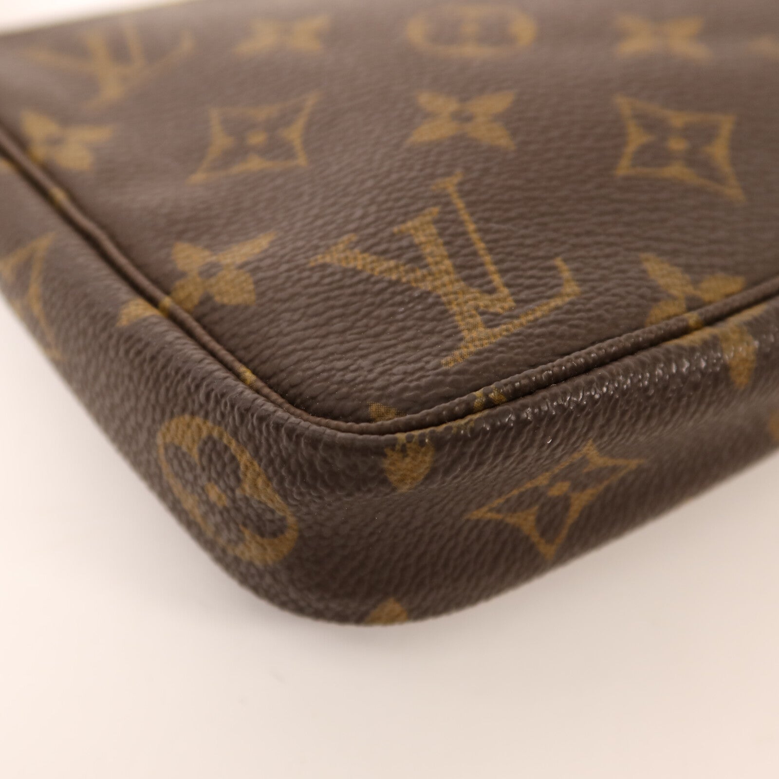 LOUIS VUITTON Monogram Pochette Accessoires金扣手挽袋