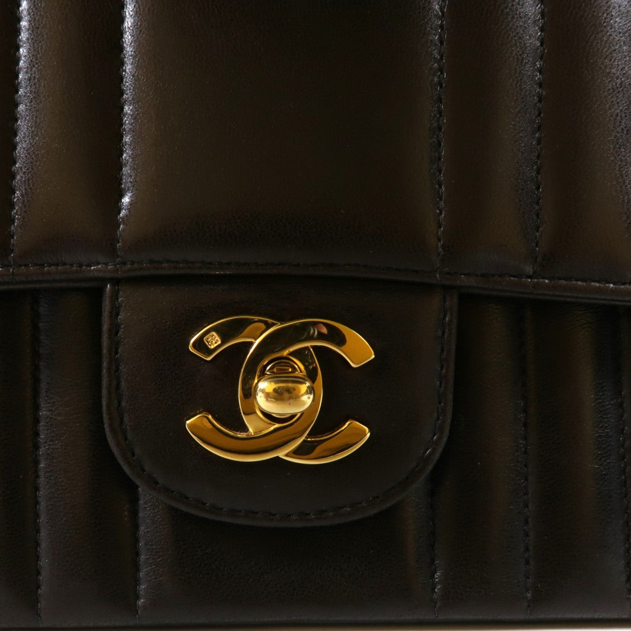 CHANEL 牛皮皮革Chain Shoulder金扣鏈帶肩背袋