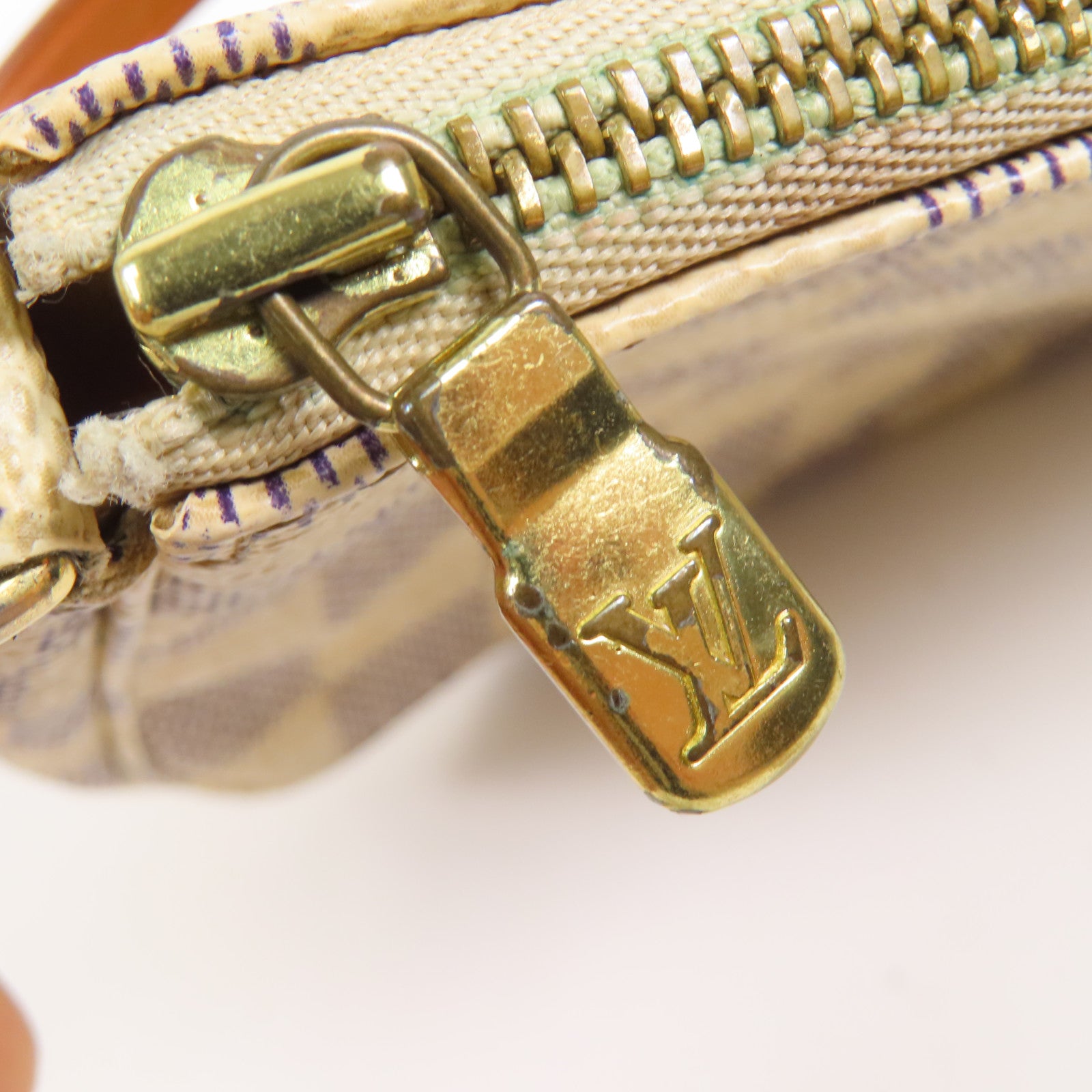 LOUIS VUITTON Damier Azur Pochette Accessories金扣手挽袋