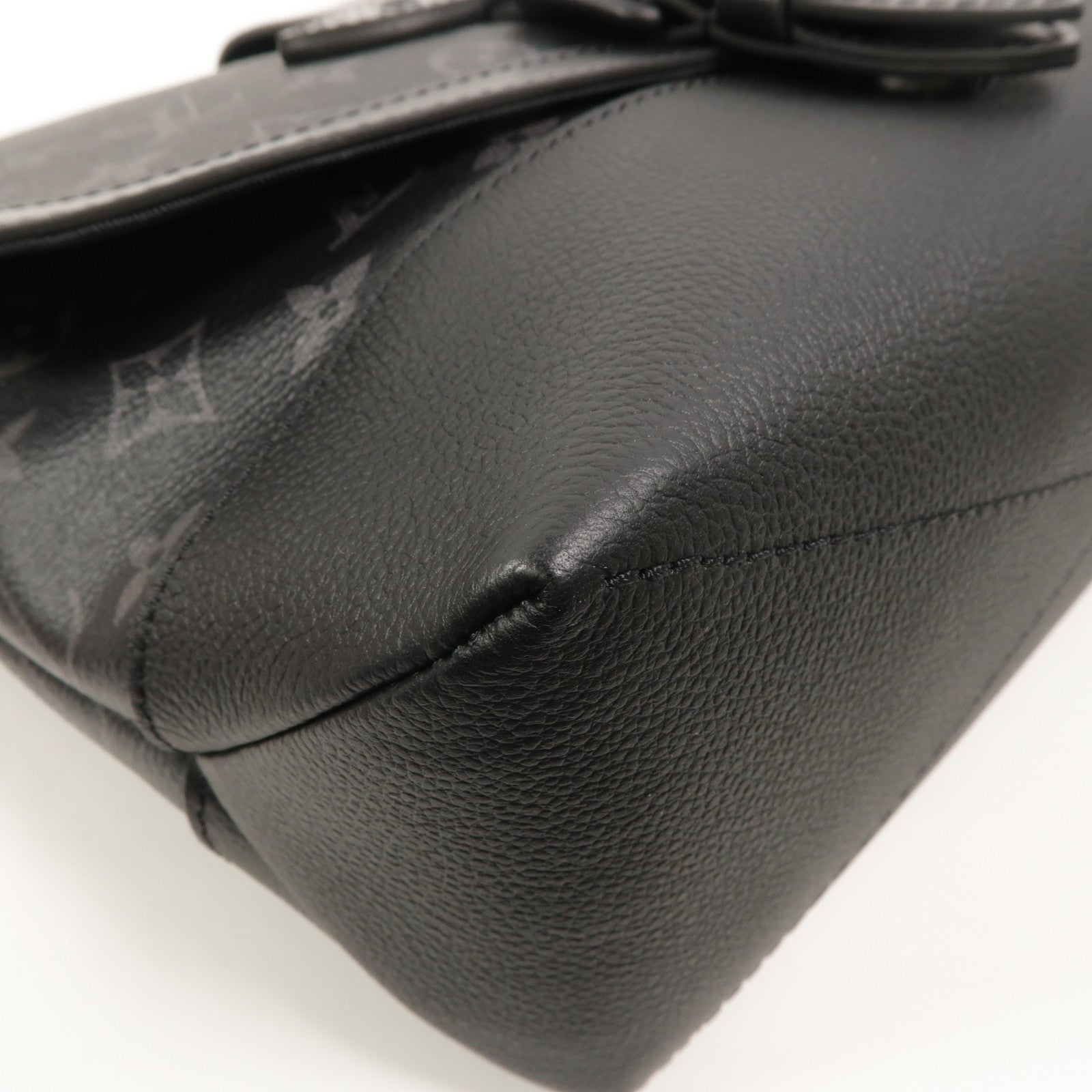 LOUIS VUITTON Monogram Eclipse Saumur Messenger肩背袋
