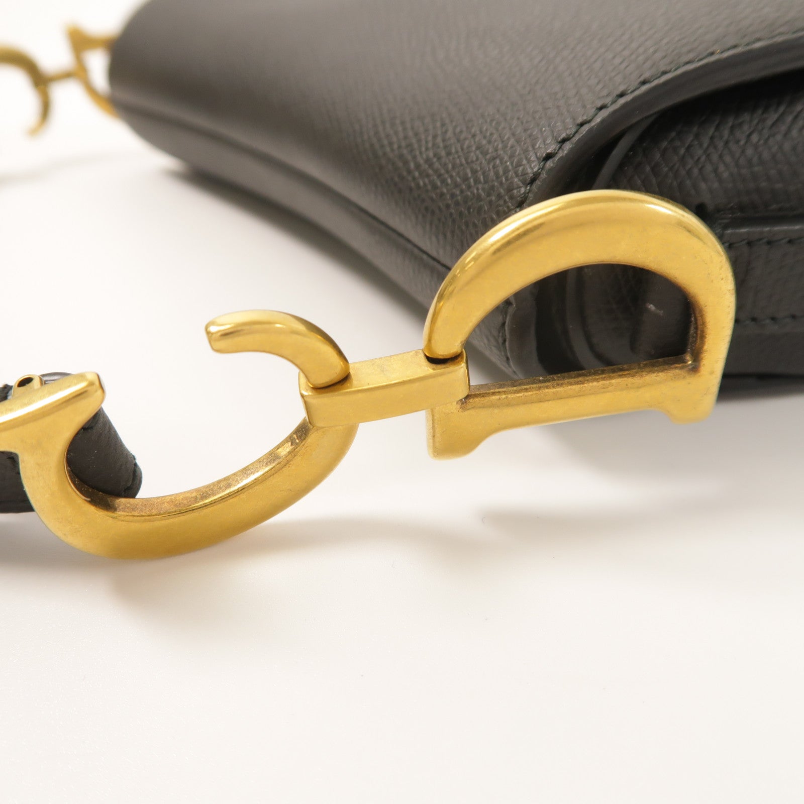 Dior 牛皮皮革Mini Saddle金扣手挽袋