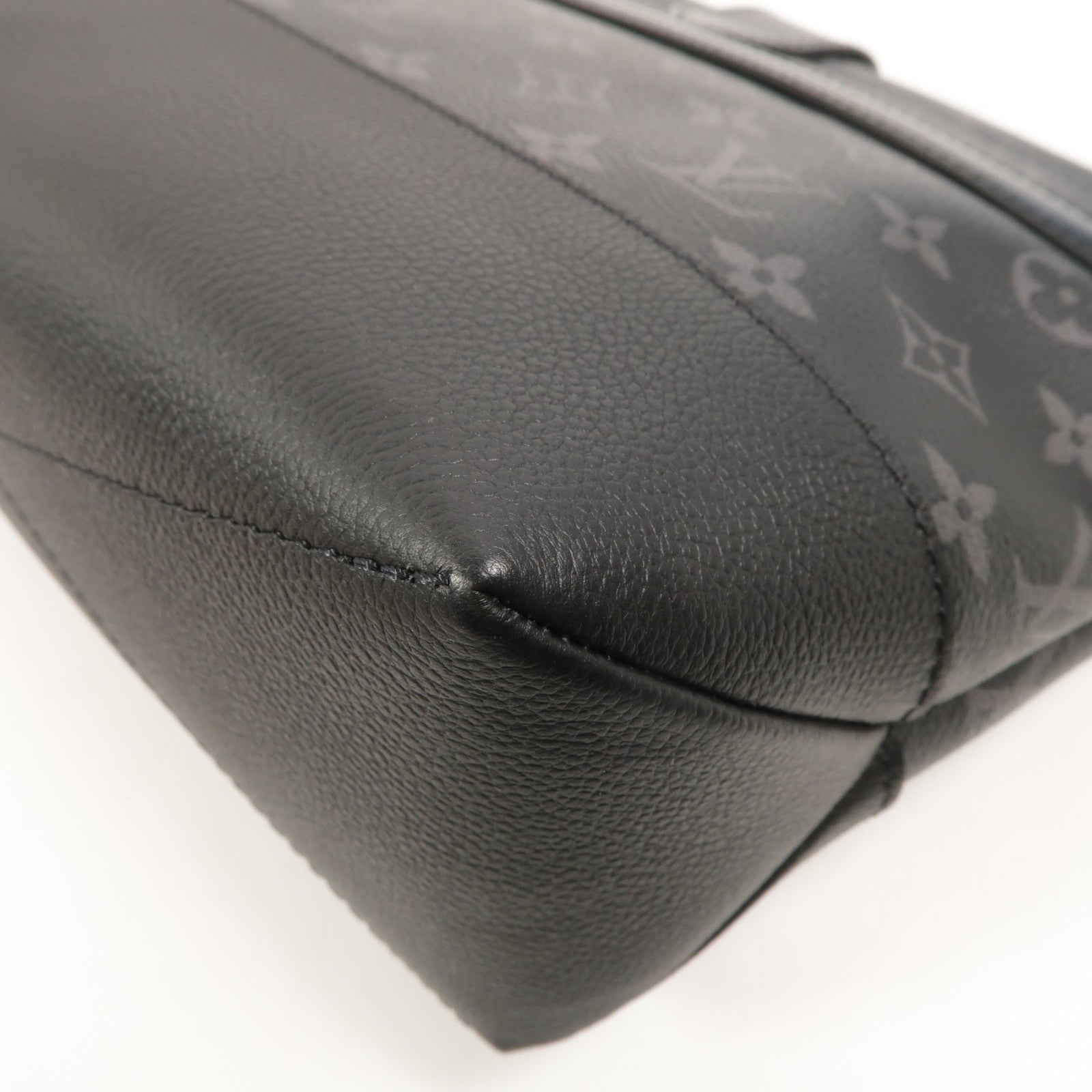 LOUIS VUITTON Monogram Eclipse Saumur Messenger肩背袋