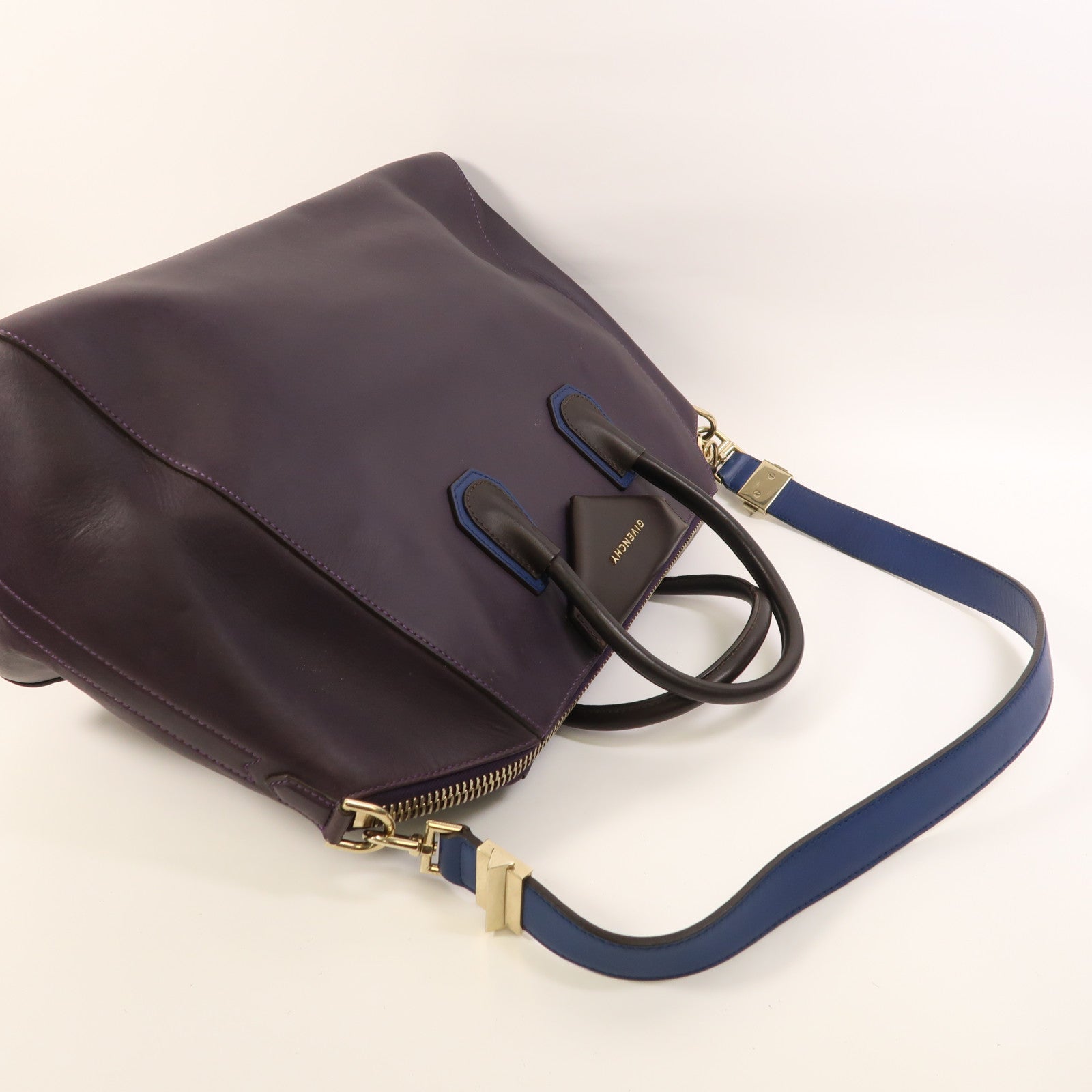 GIVENCHY 牛皮皮革Antigona Large金扣手挽肩背兩用袋