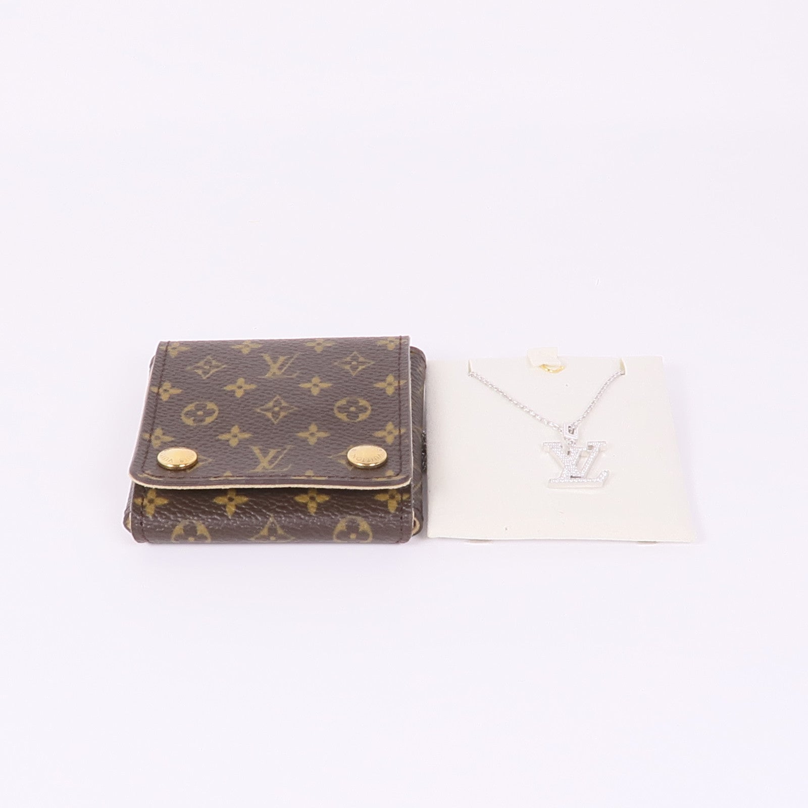 LOUIS VUITTON LV Medium Pendant Diamond Necklace Q93670 18K White Gold