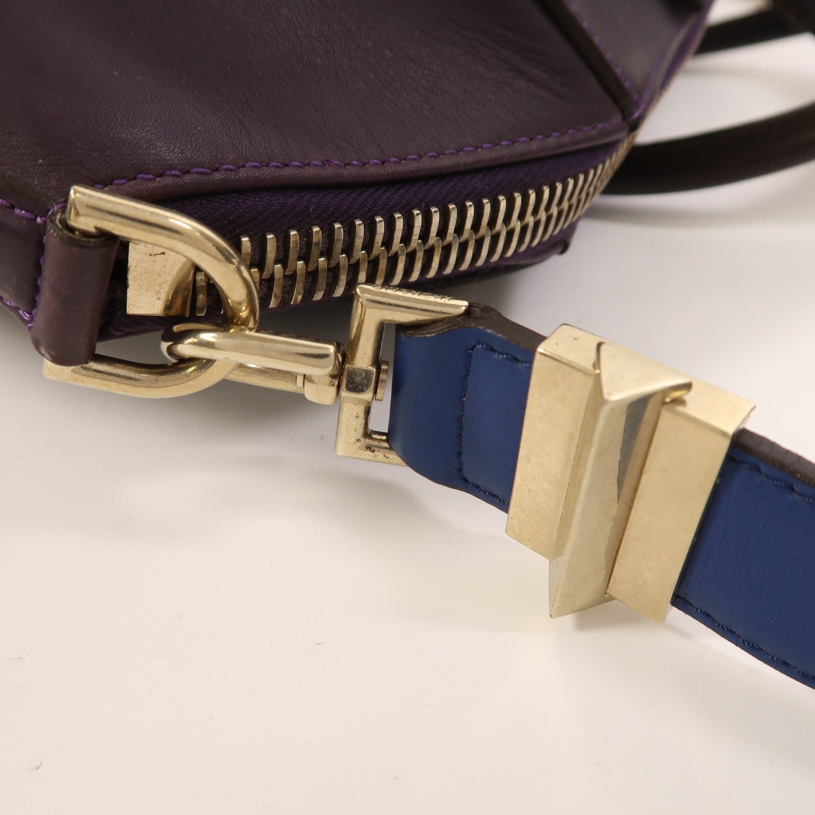 GIVENCHY 牛皮皮革Antigona Large金扣手挽肩背兩用袋