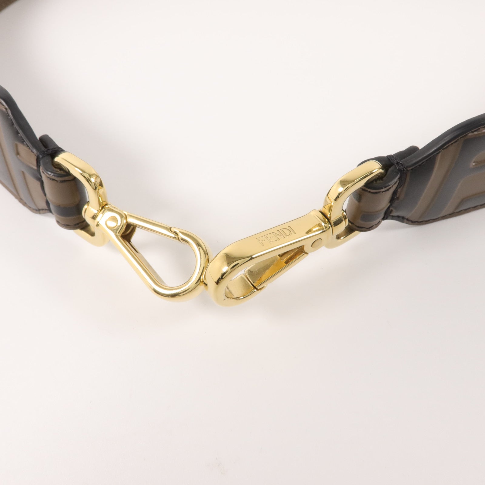 FENDI 牛皮皮革Strap You Strap肩帶