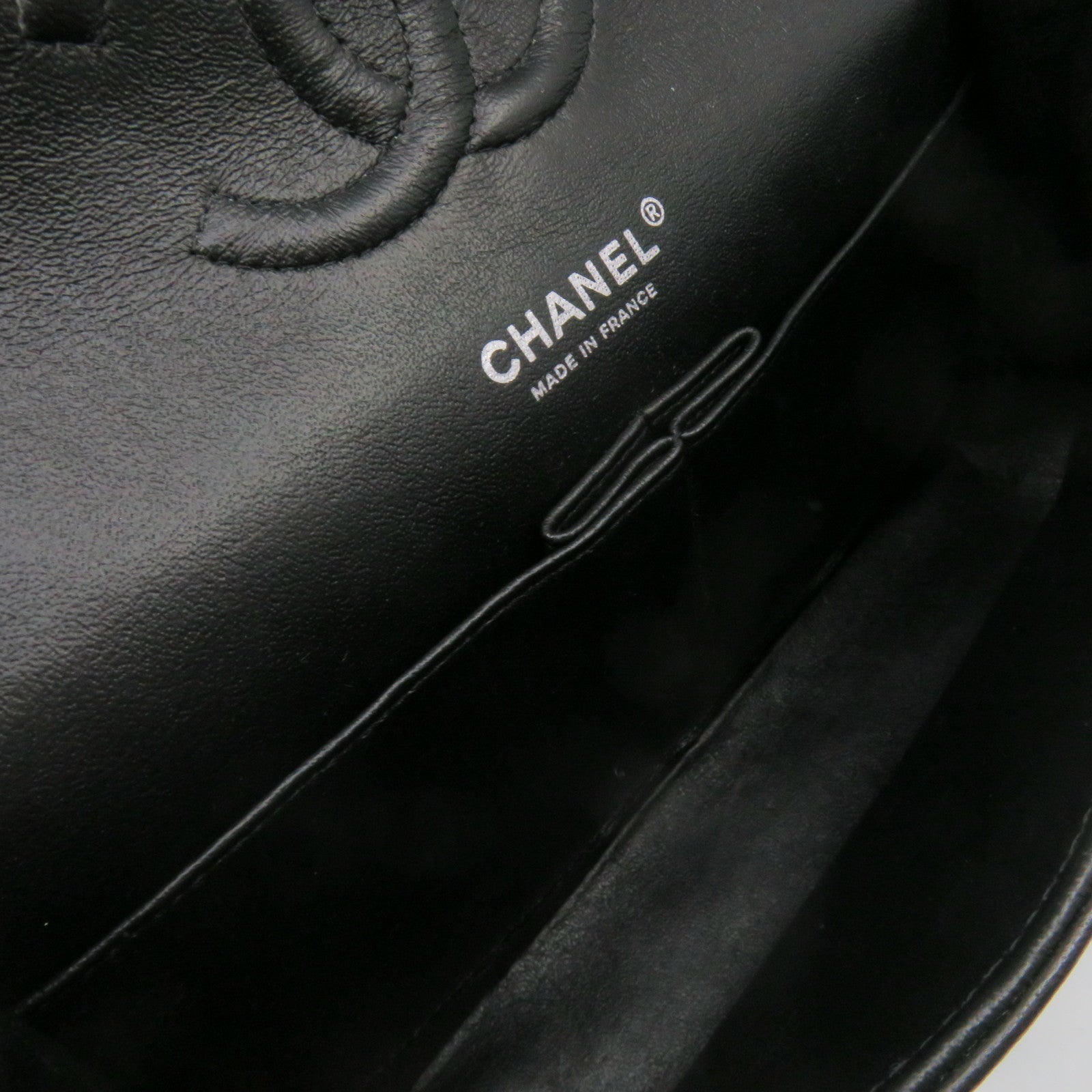 CHANEL 【清倉大減價】菱格漆皮皮革Classic 25 Shoulder Bag銀扣鏈帶肩背袋黑色