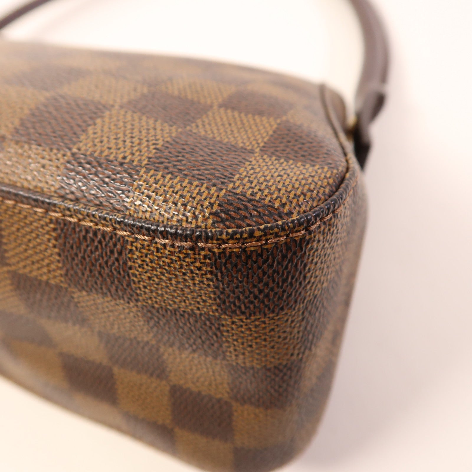 LOUIS VUITTON Damier Mini Looping金扣肩背袋