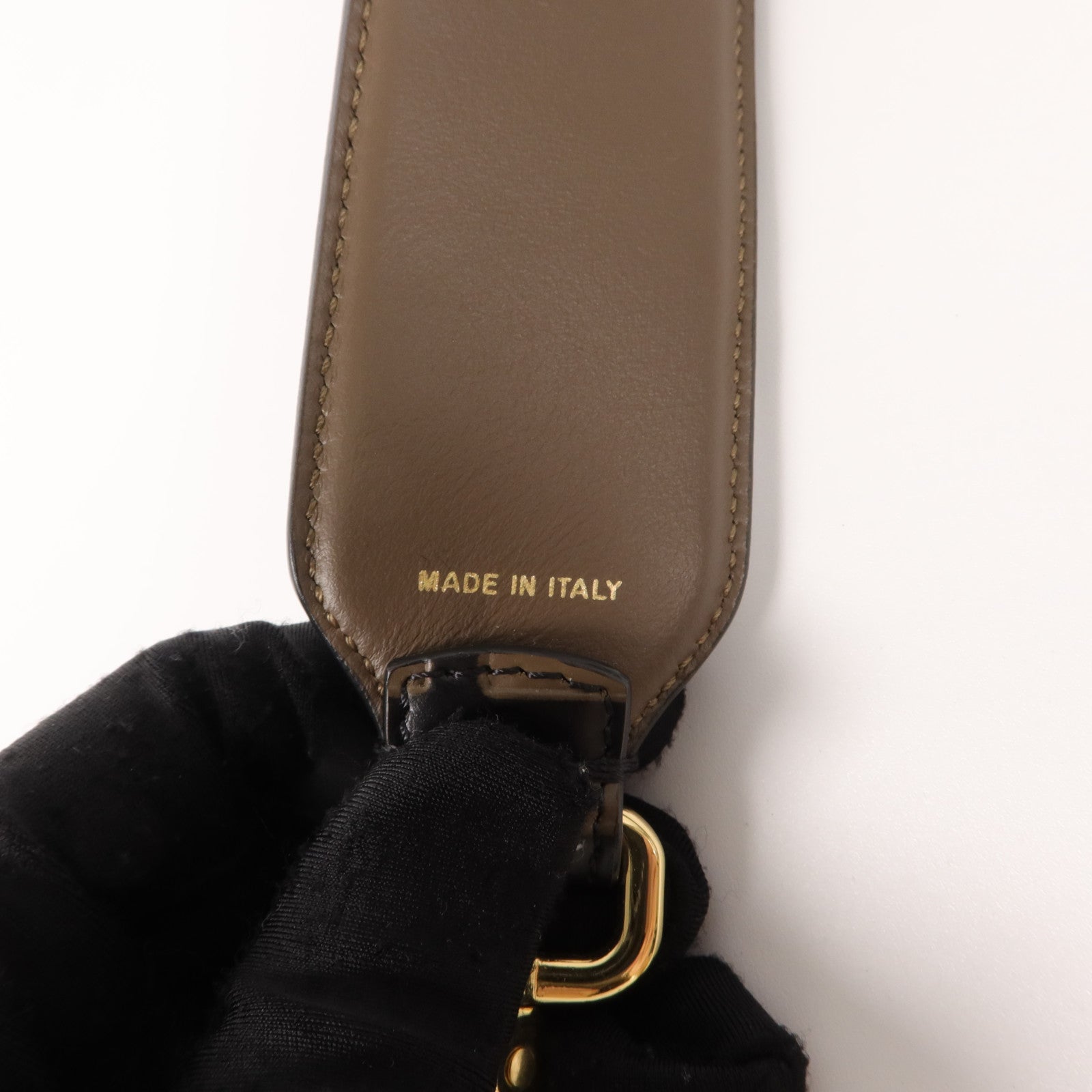 FENDI 牛皮皮革Strap You Strap肩帶