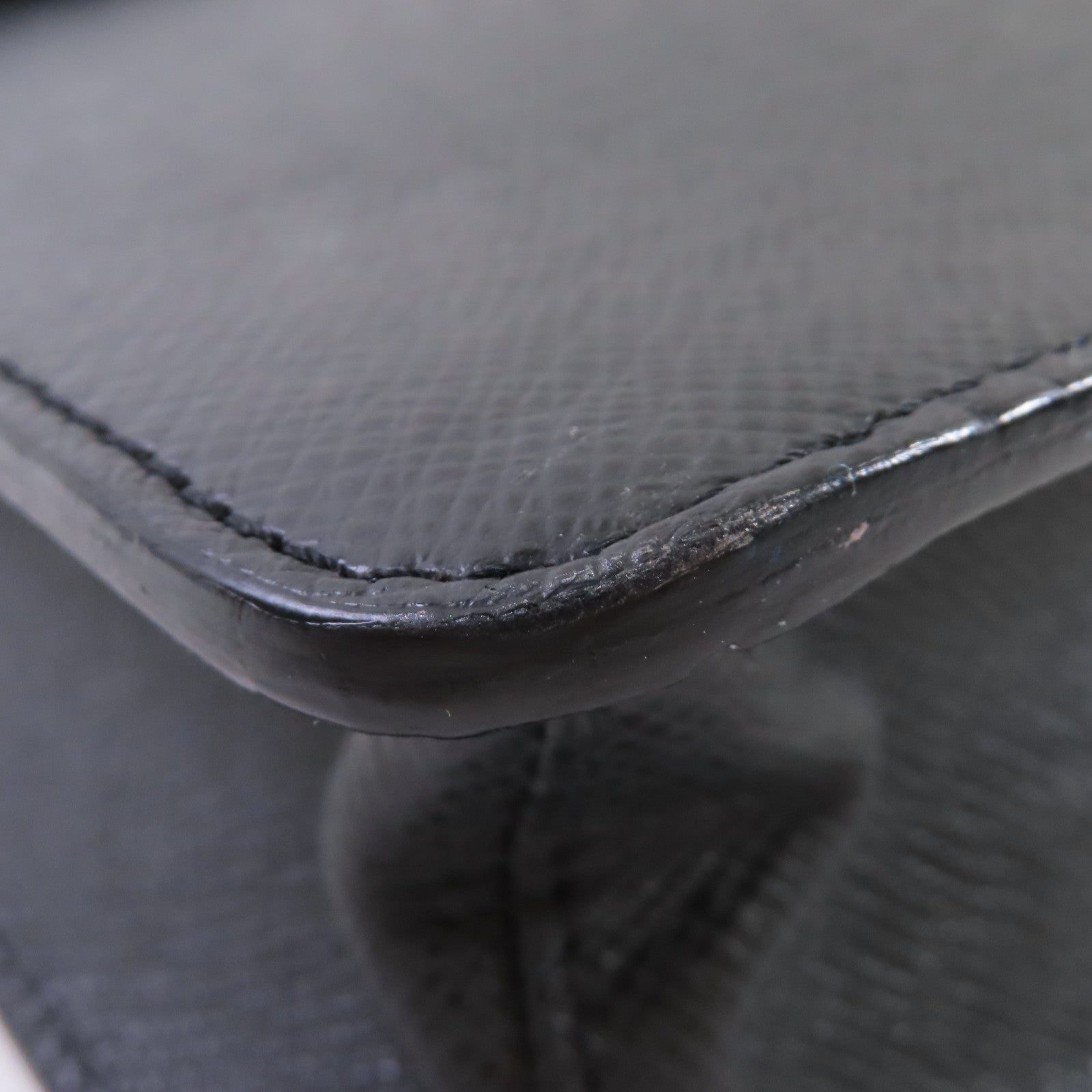 LOUIS VUITTON Taiga Serviette Moskova Business Bag銀扣公事包黑色