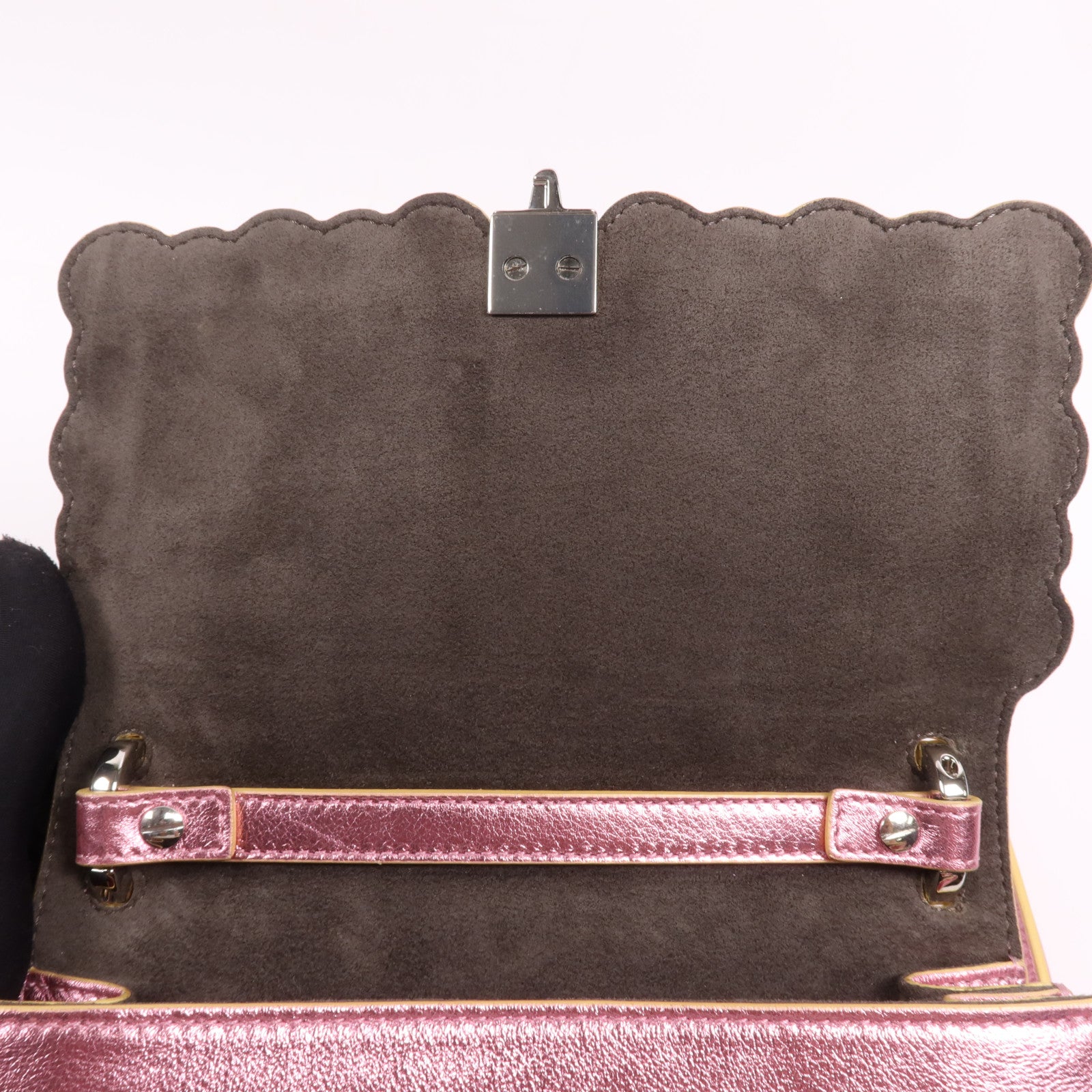 FENDI 牛皮皮革Ken I銀扣鏈帶肩背袋