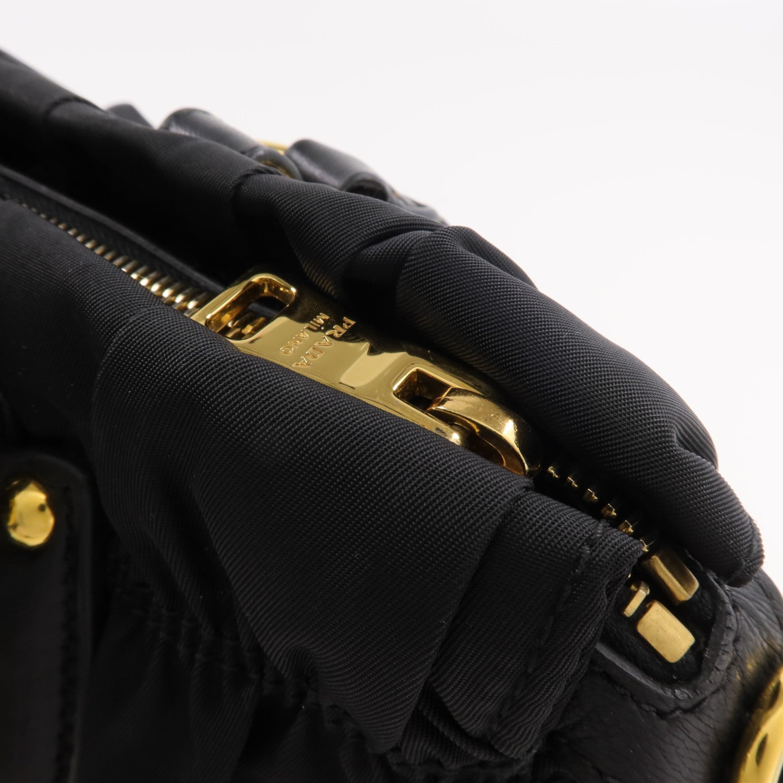 PRADA 尼龍Tessuto Gaufre Shoulder Bag金扣肩背袋