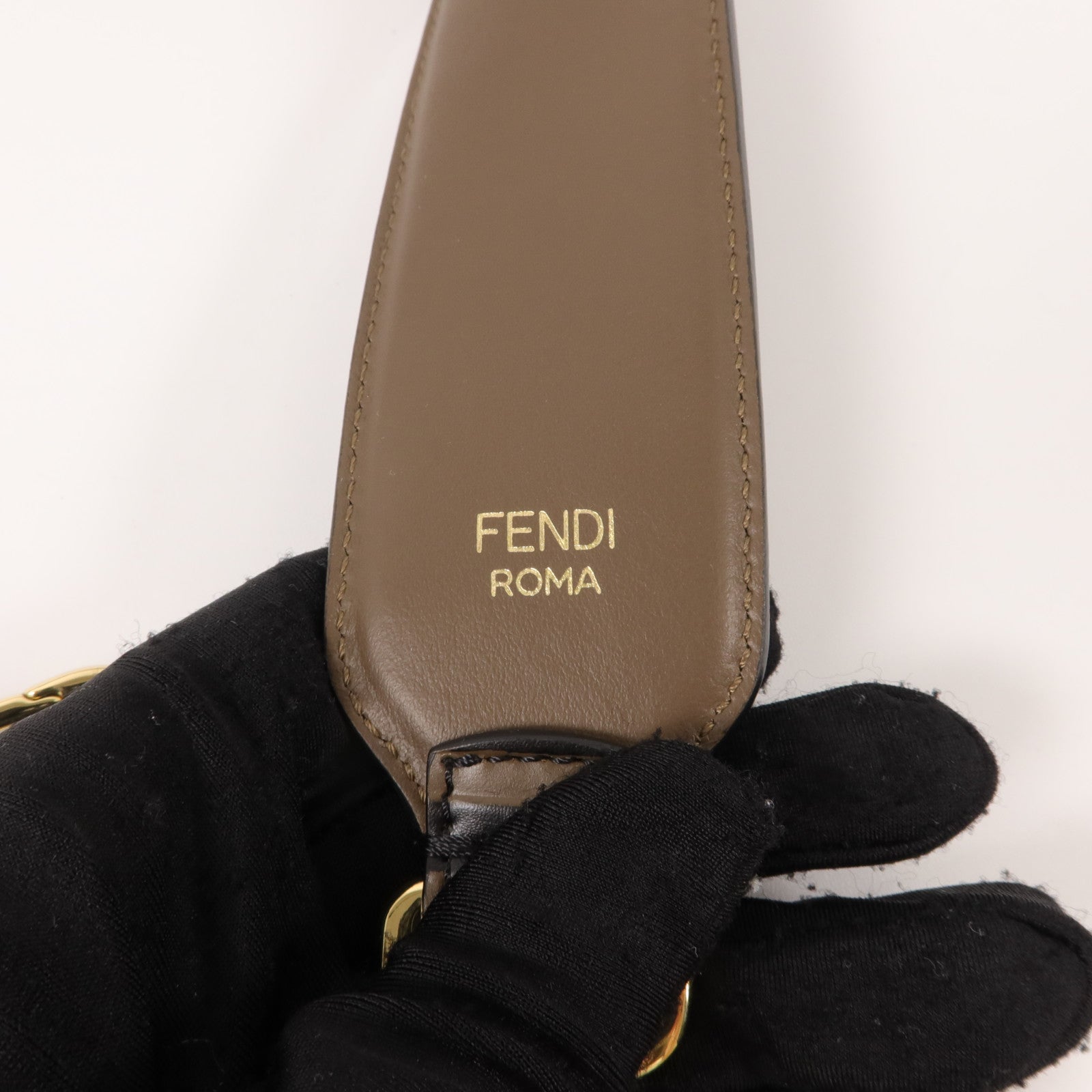 FENDI 牛皮皮革Strap You Strap肩帶