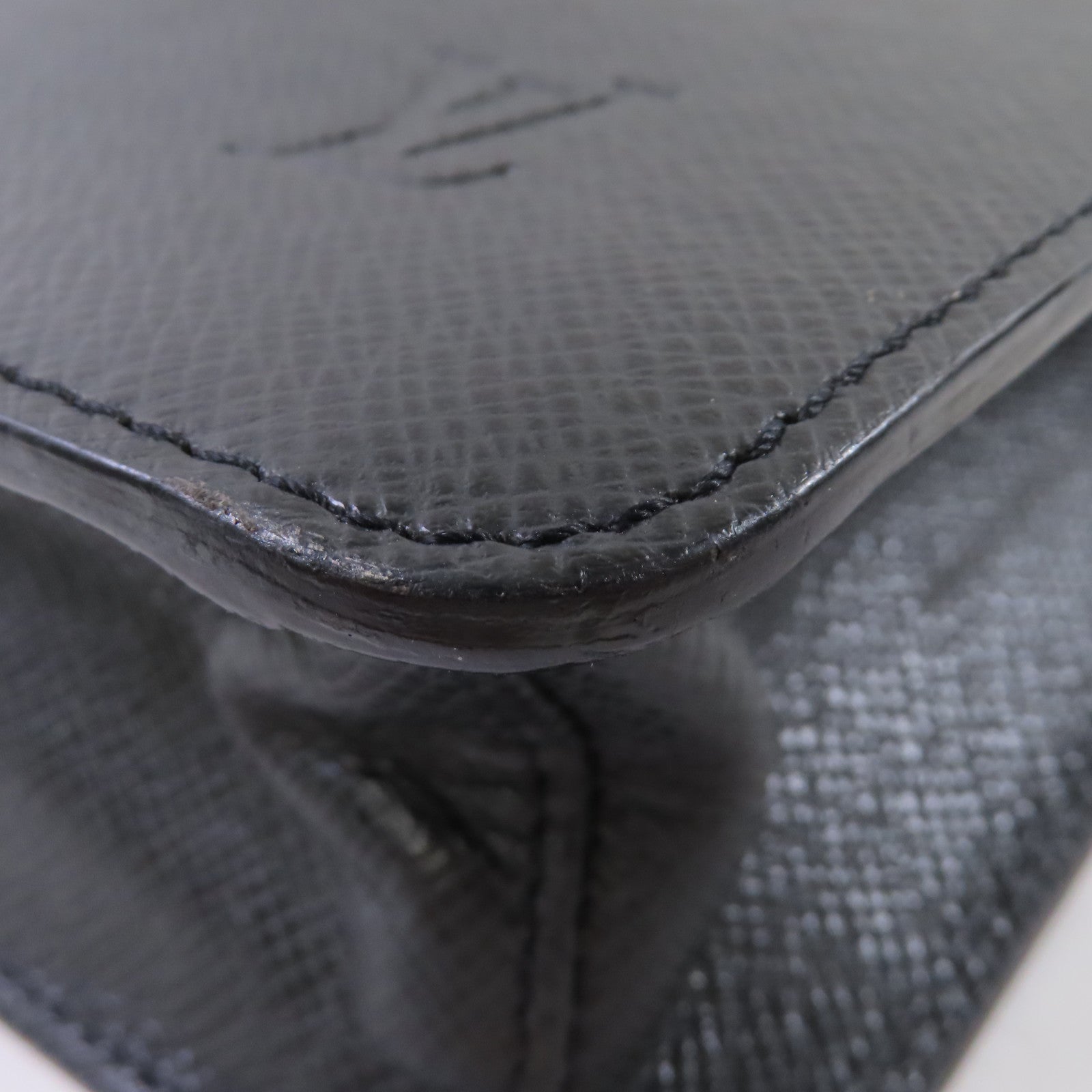 LOUIS VUITTON Taiga Serviette Moskova Business Bag銀扣公事包黑色