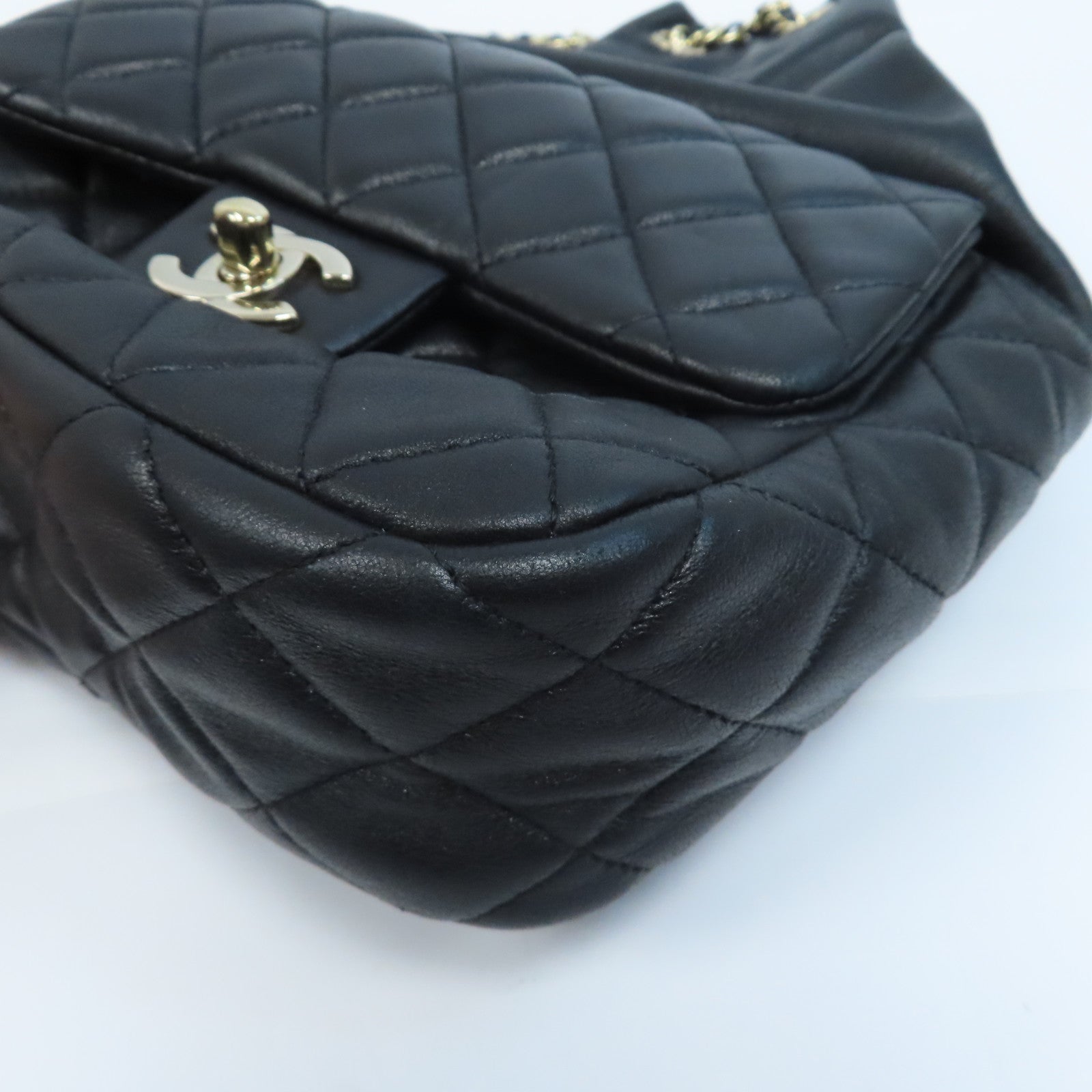 CHANEL 菱格羊皮皮革Backpack金扣鏈帶背包黑色