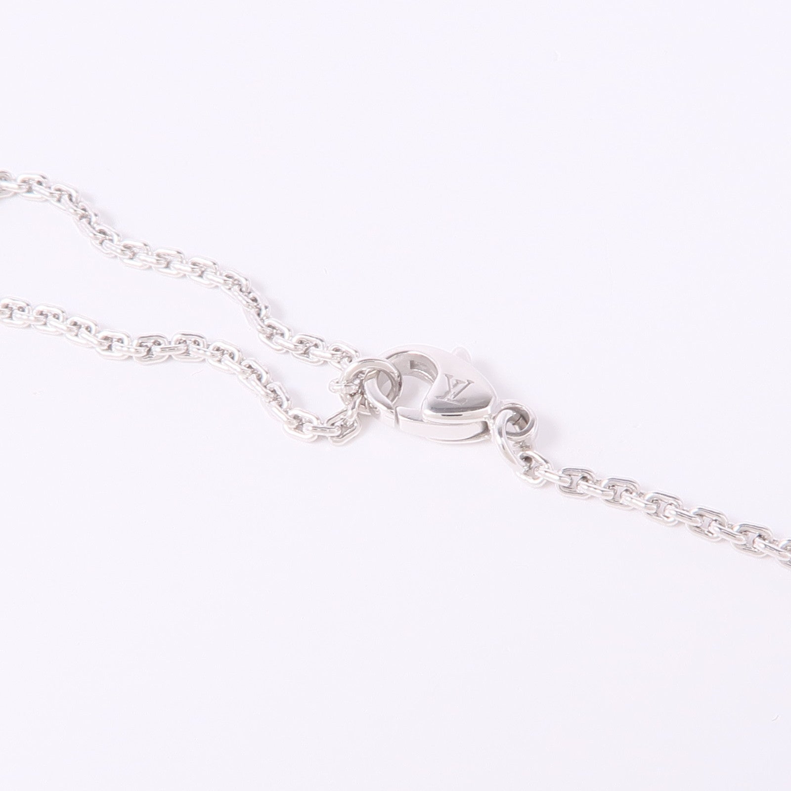 LOUIS VUITTON LV Medium Pendant Diamond Necklace Q93670 18K White Gold