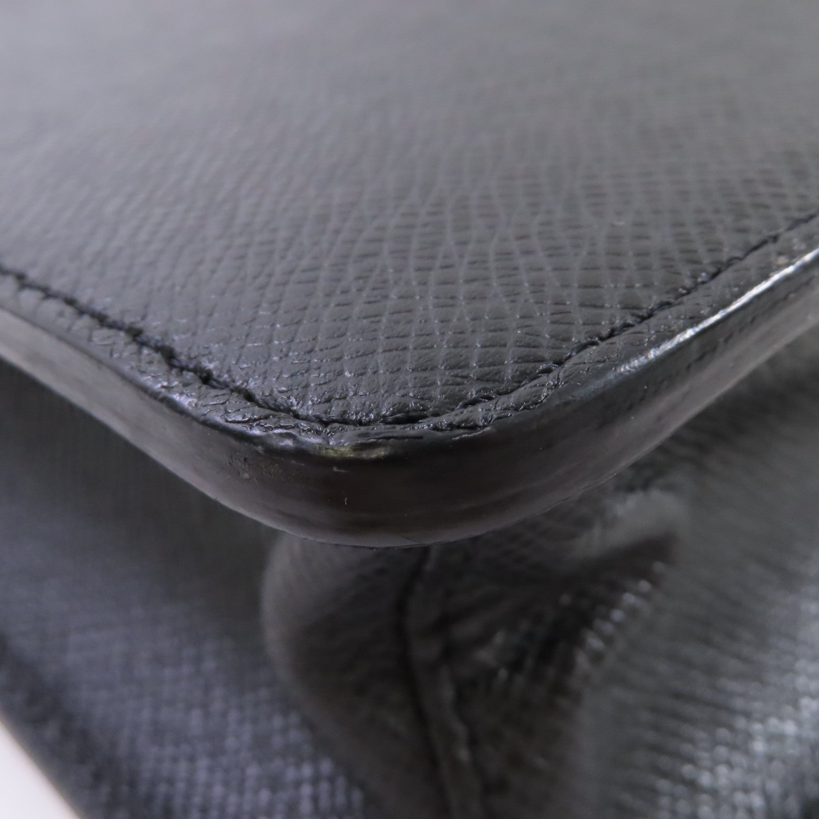 LOUIS VUITTON Taiga Serviette Moskova Business Bag銀扣公事包黑色